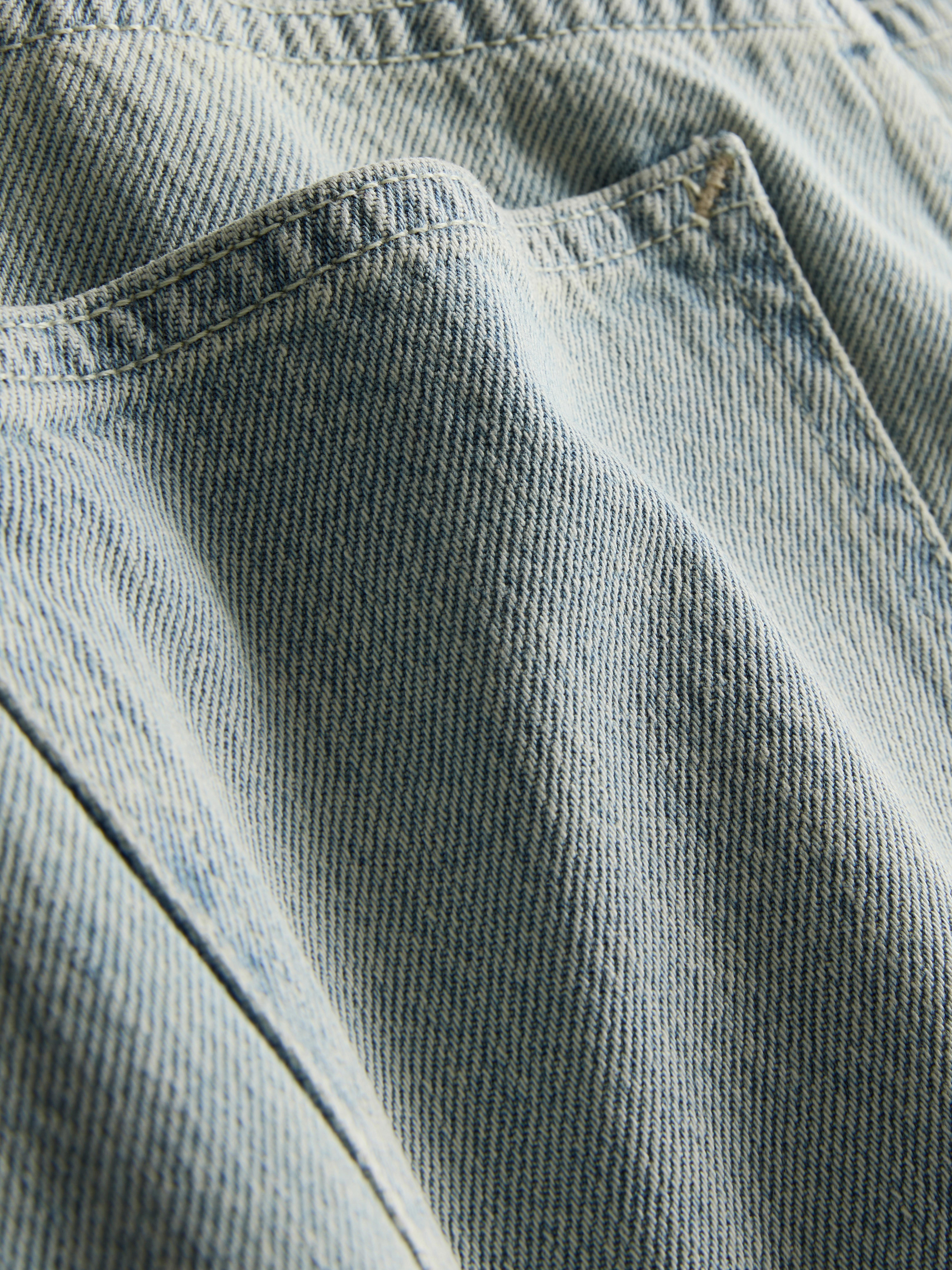 High-Waisted Relaxed Jeans - Light Blue