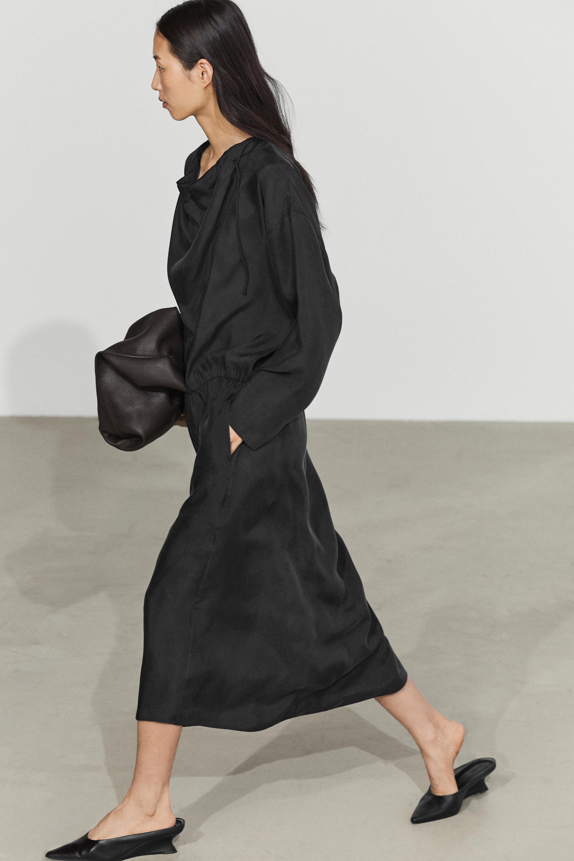 Fluid midi dress with collar detail - BLACK