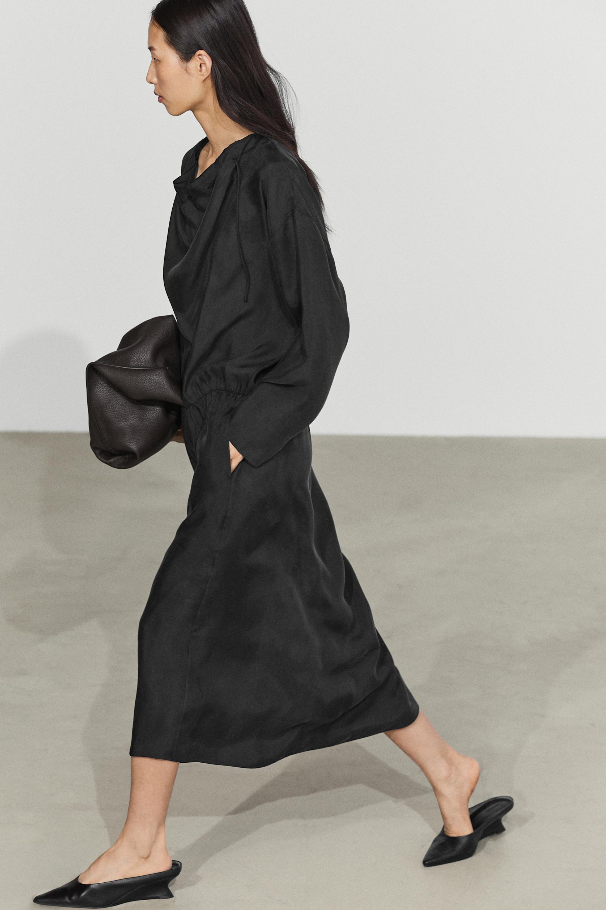 Fluid midi dress with collar detail - BLACK