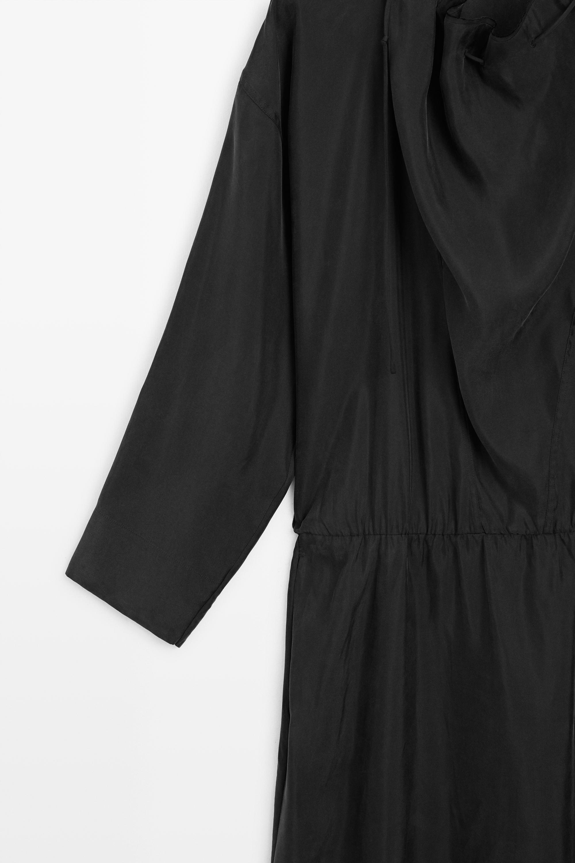 Fluid midi dress with collar detail - BLACK