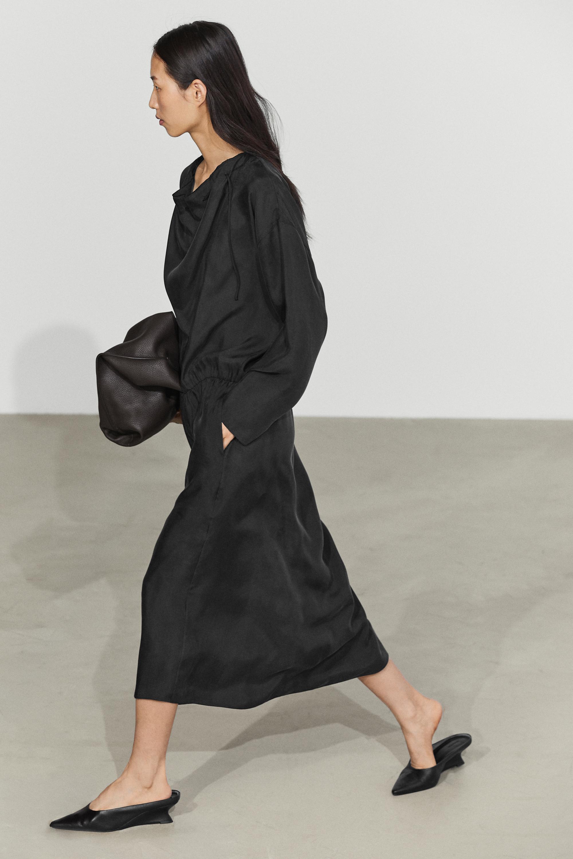 Fluid midi dress with collar detail - BLACK
