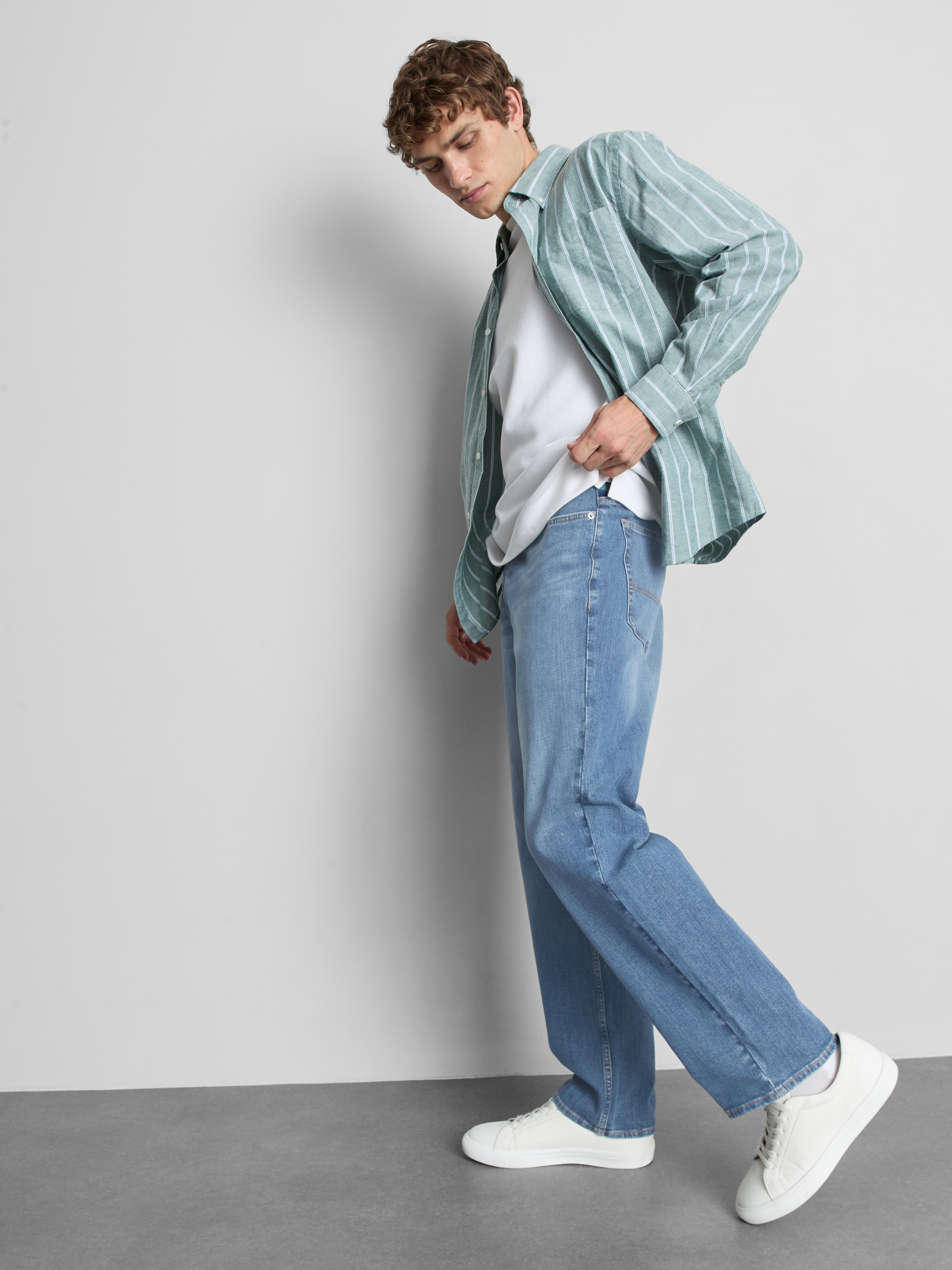 Mid-Rise Straight-Leg Jeans - Mid Blue