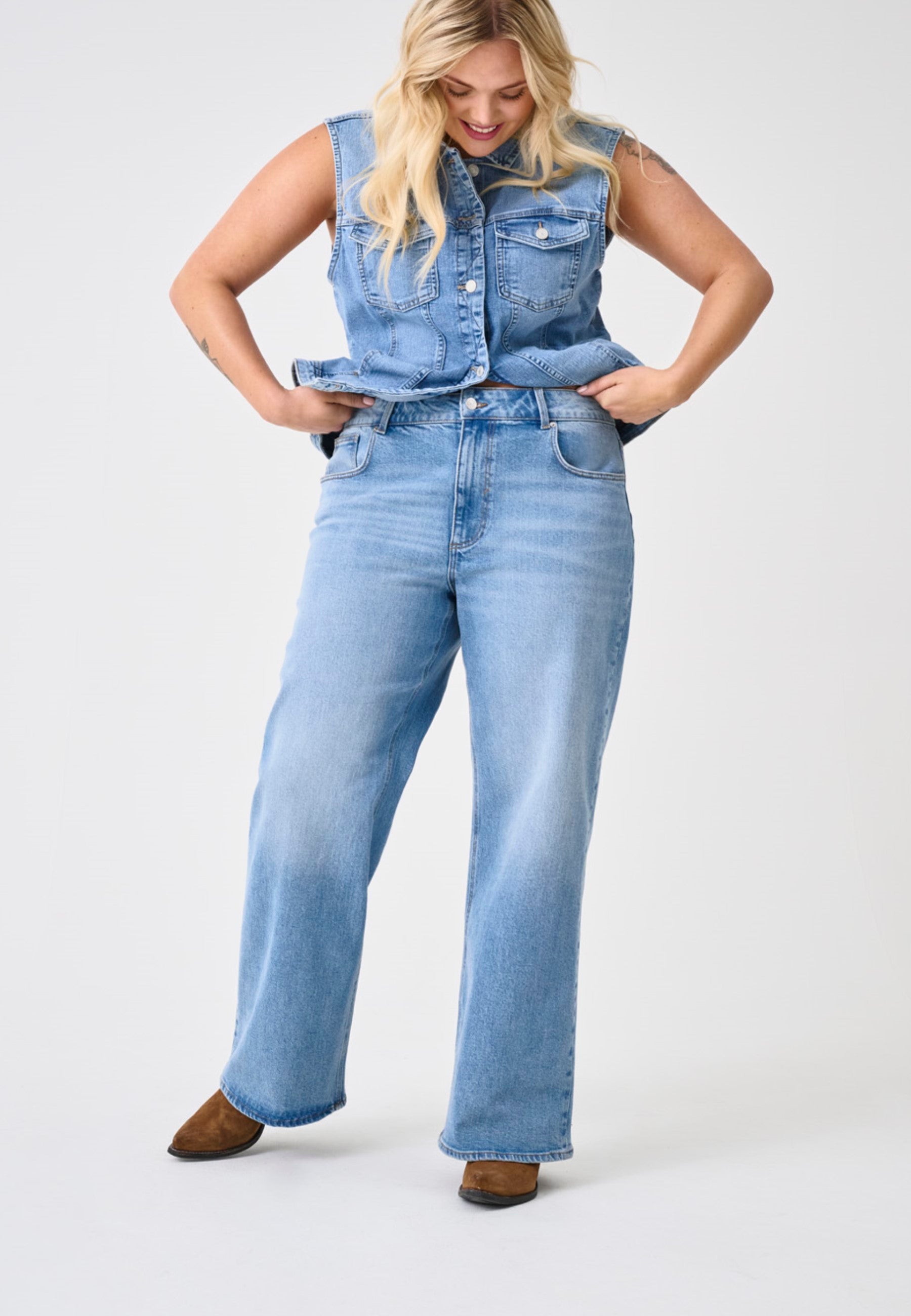 CARJUICY High waist Wide Leg Fit Jeans Medium Blue Denim