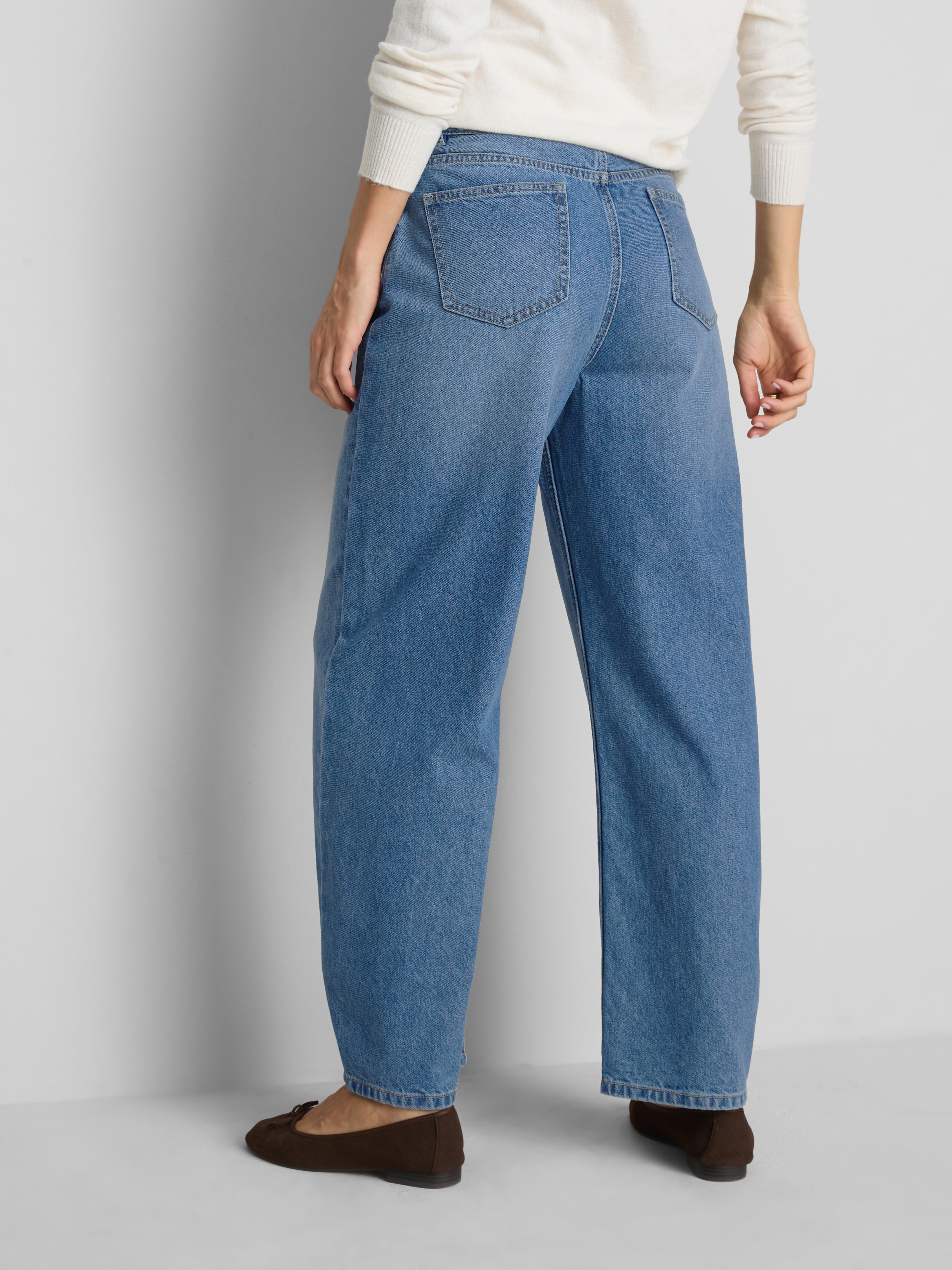 High-Waisted Barrel-Leg Jeans - Mid Blue