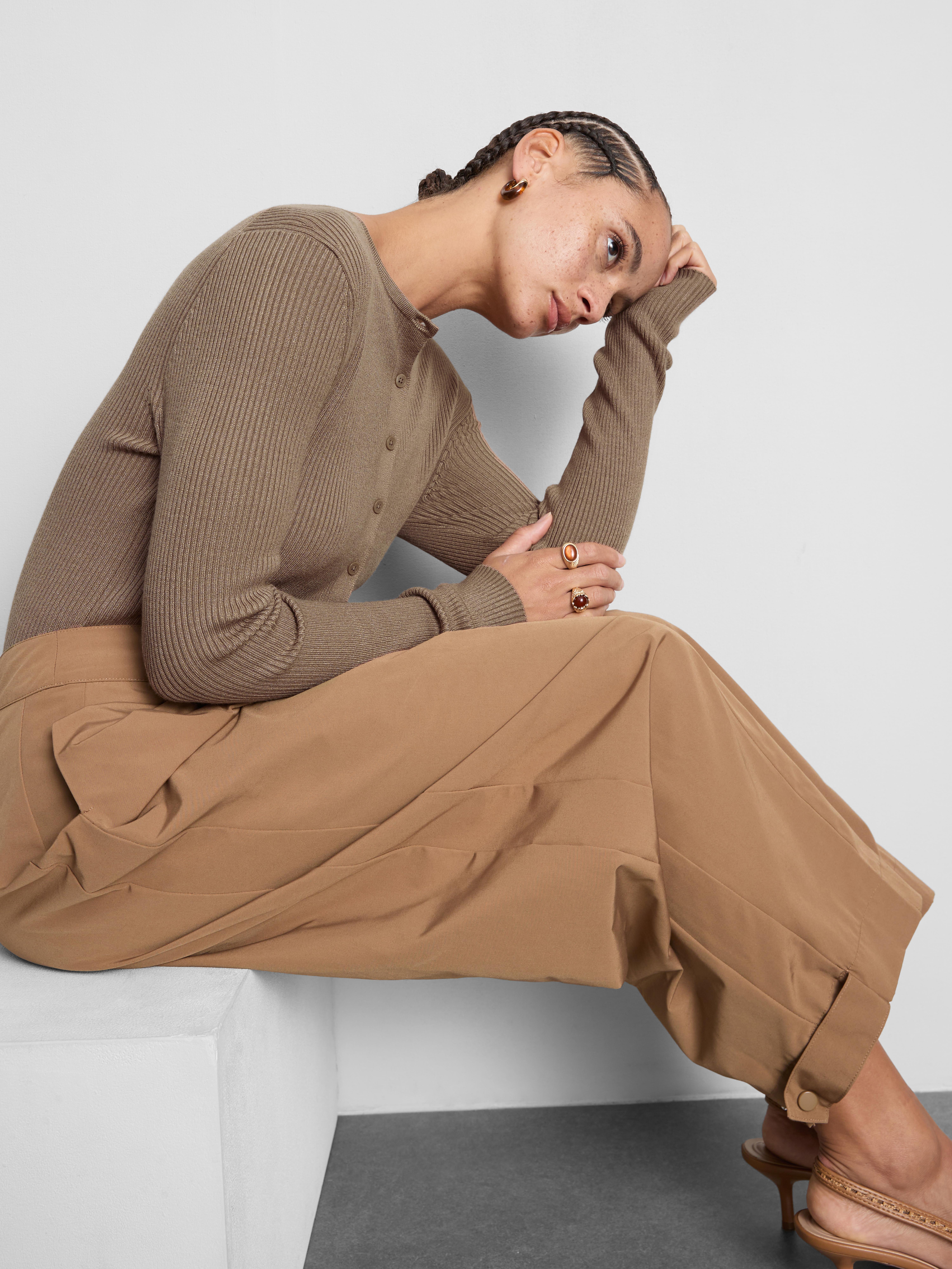 Ribbed Round Neck Cardigan - Brown
