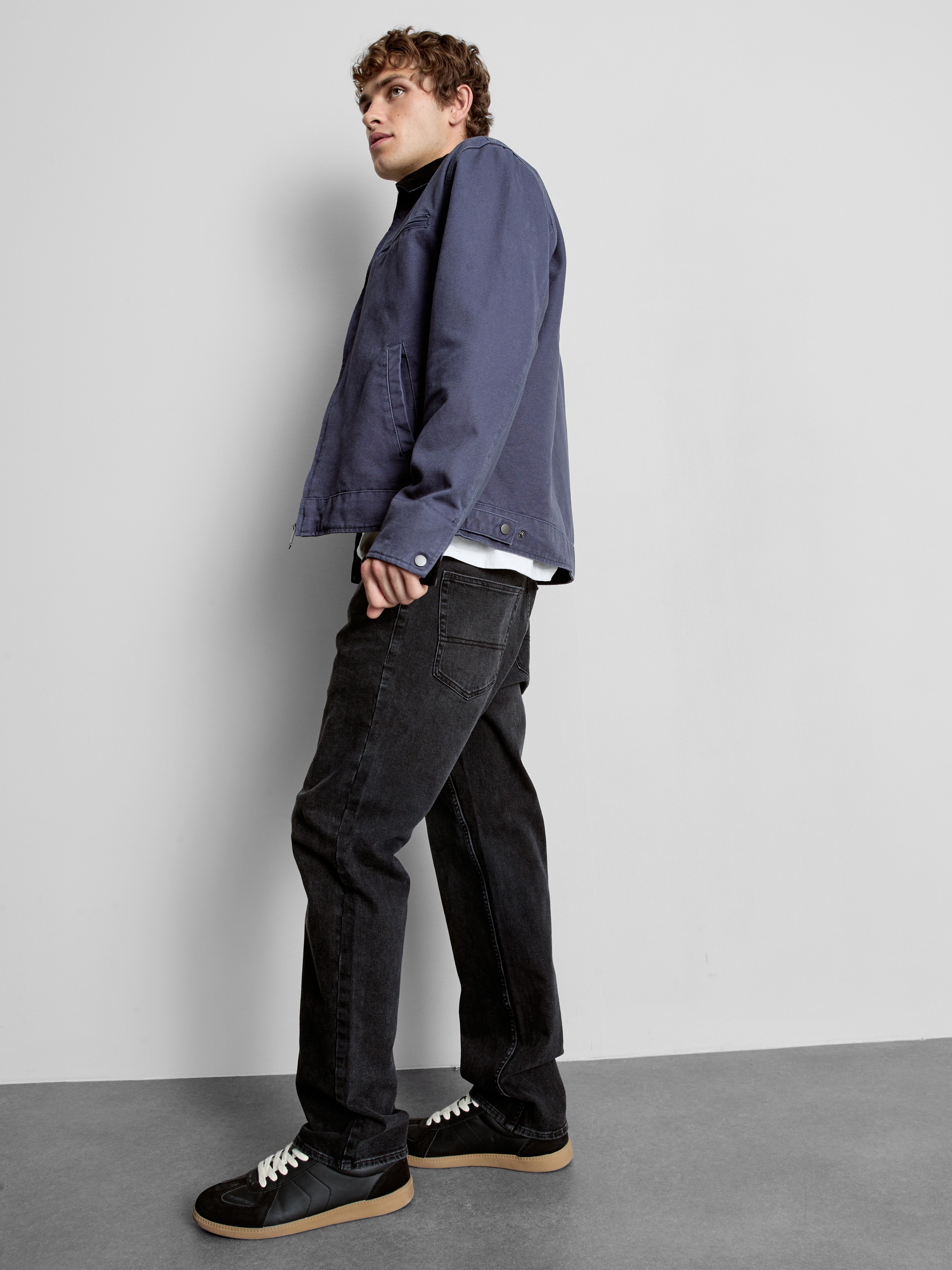 Mid-Rise Straight-Leg Jeans - Black