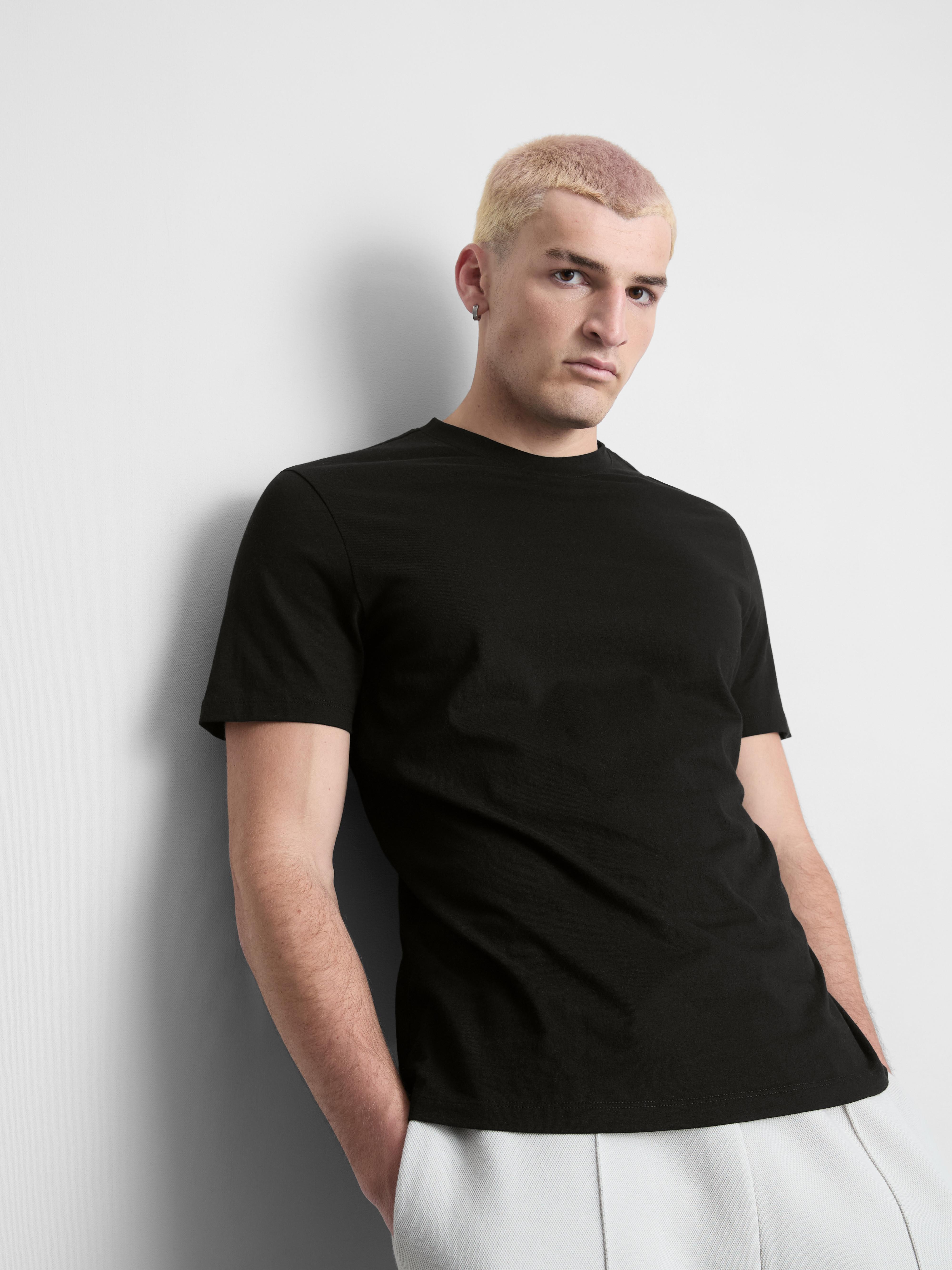 A regular-fit T-shirt with short sleeves and a crew neckline - Black