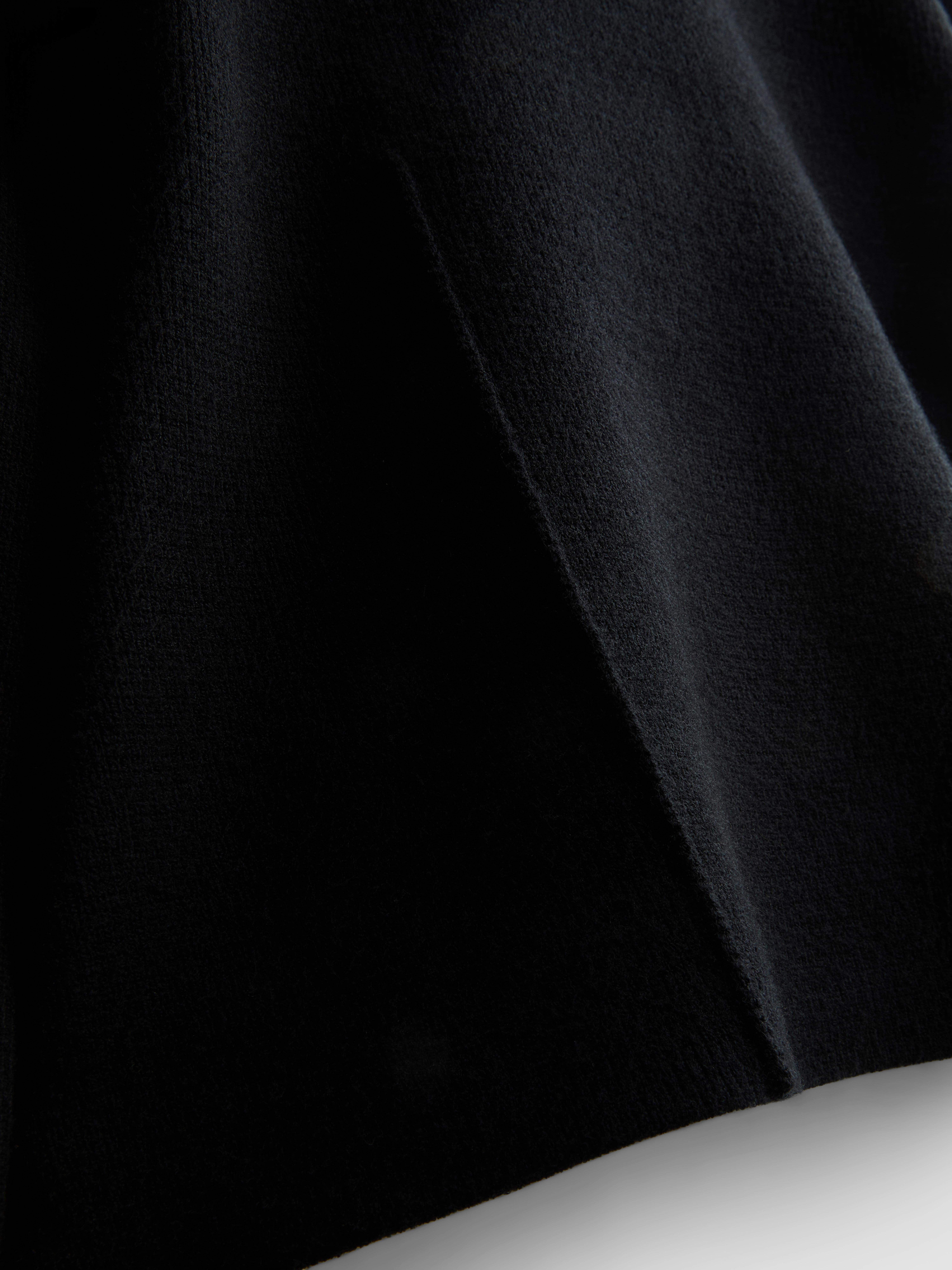 Seam-Detail Knitted Sweater - Black