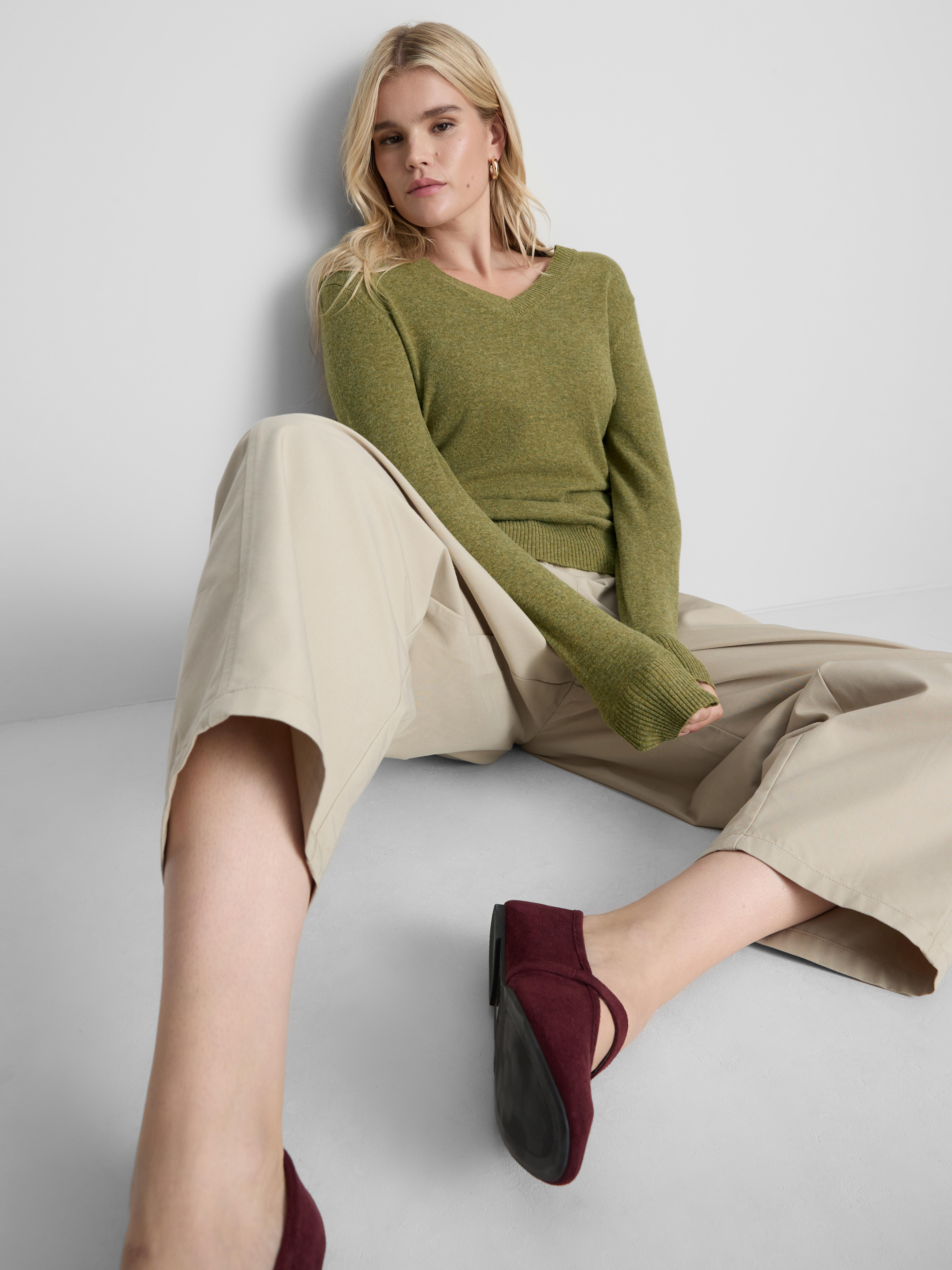 Knitted V-Neck Sweater - Green