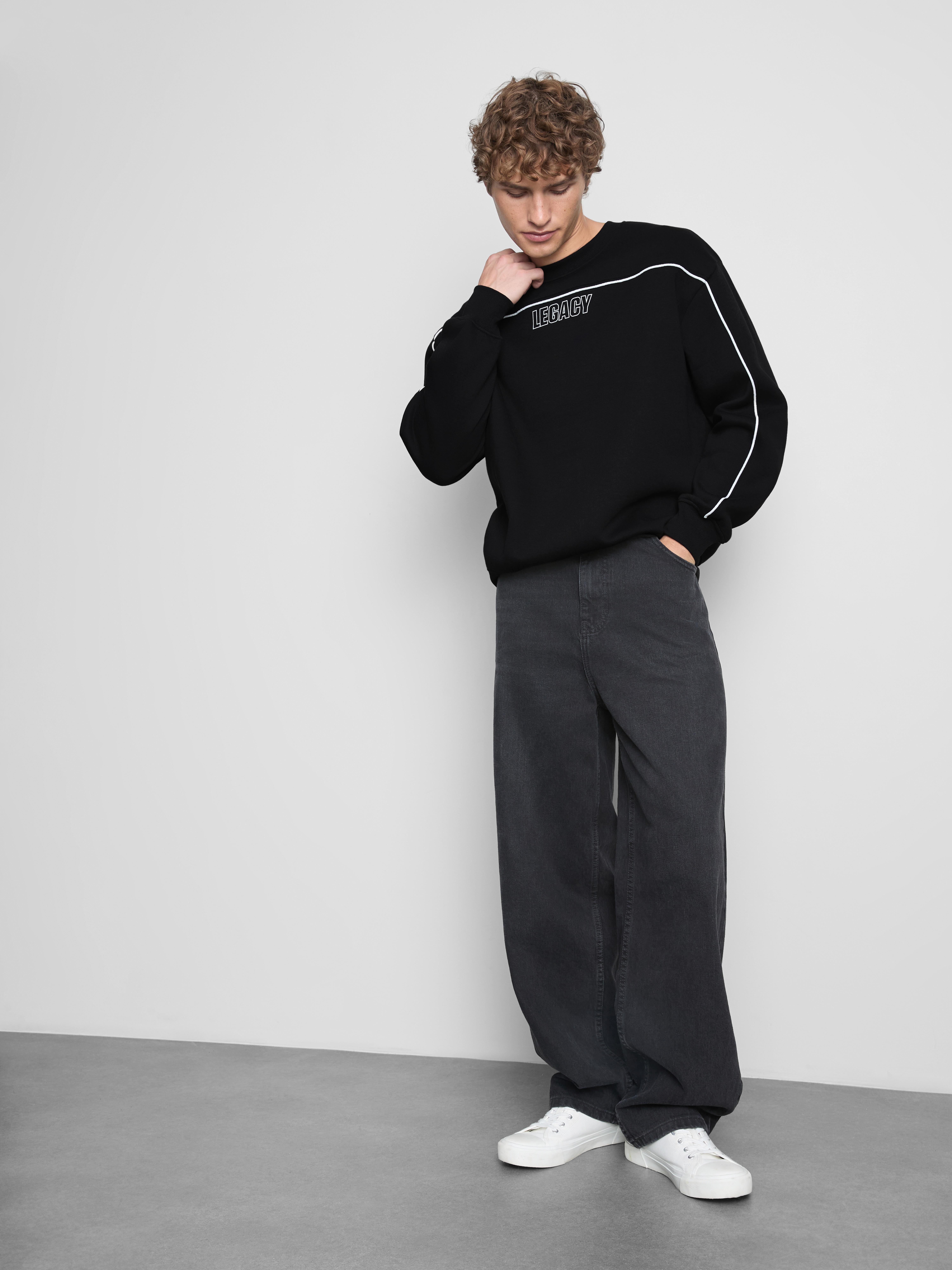Legacy Graphic Sweatshirt - Black