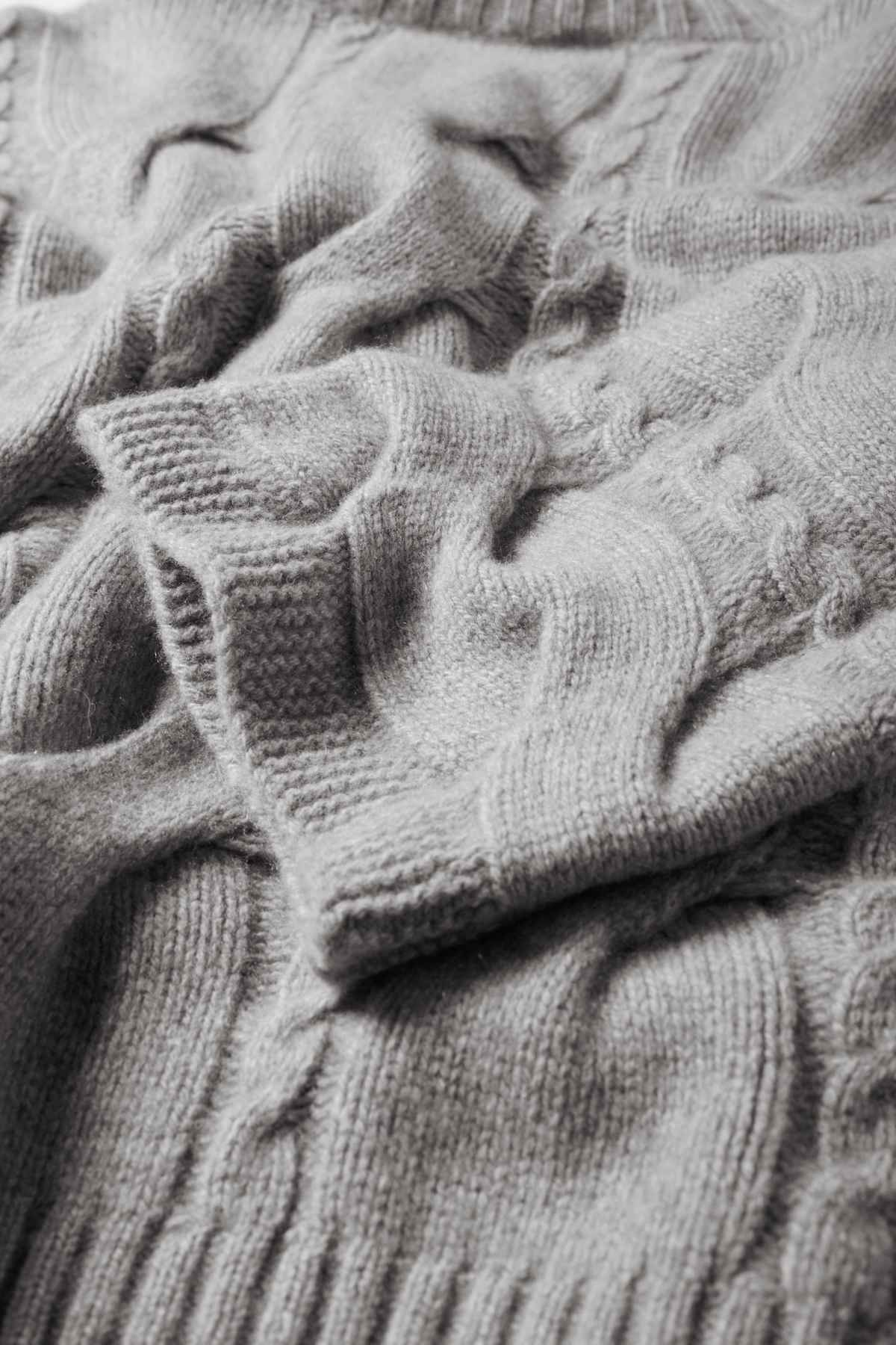Cashmere turtleneck jumper - cable knit pattern - gray