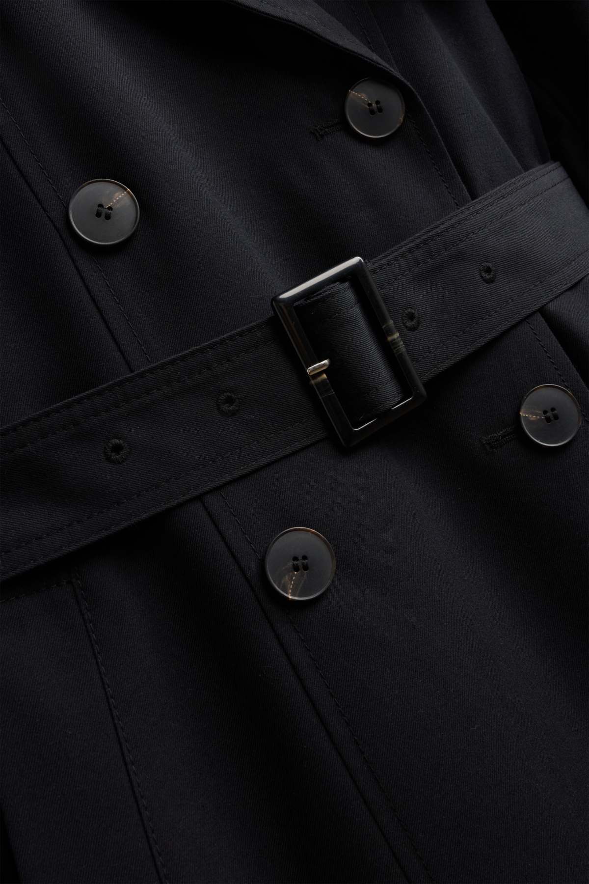 Trench coat with belt - black