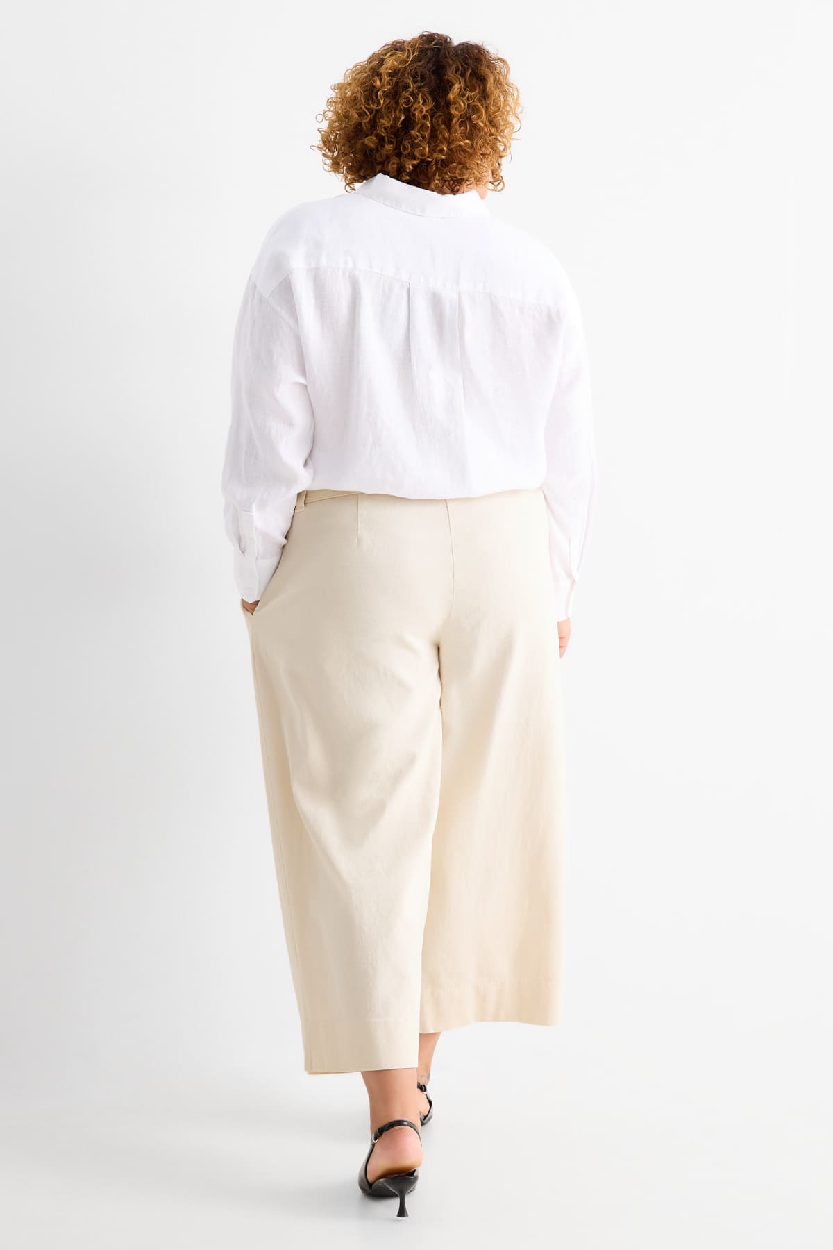 Cropped cloth trousers with belt - high-rise waist - wide leg - light beige