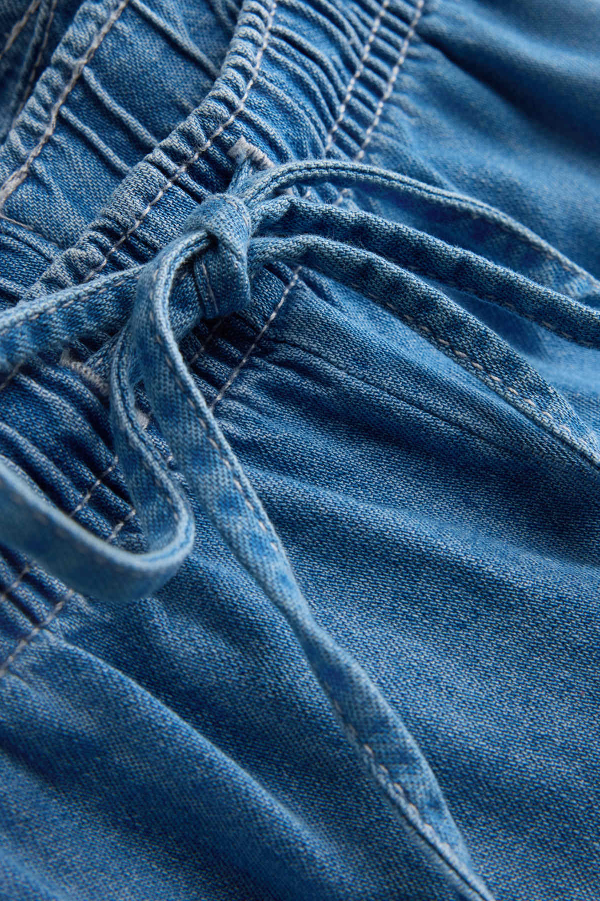 Shorts - mid-rise waist - denim look - blue