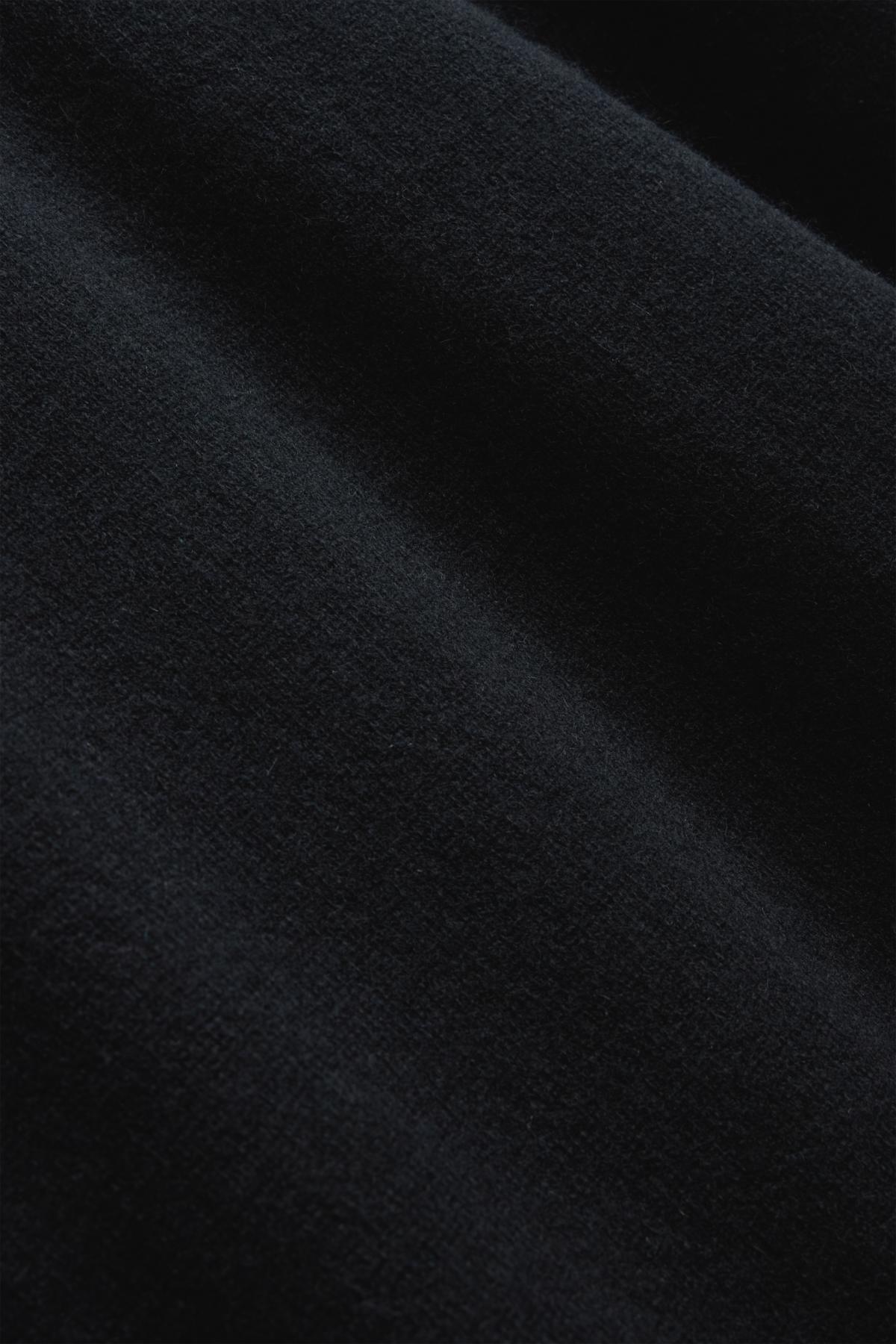 Cashmere V-neck jumper - black