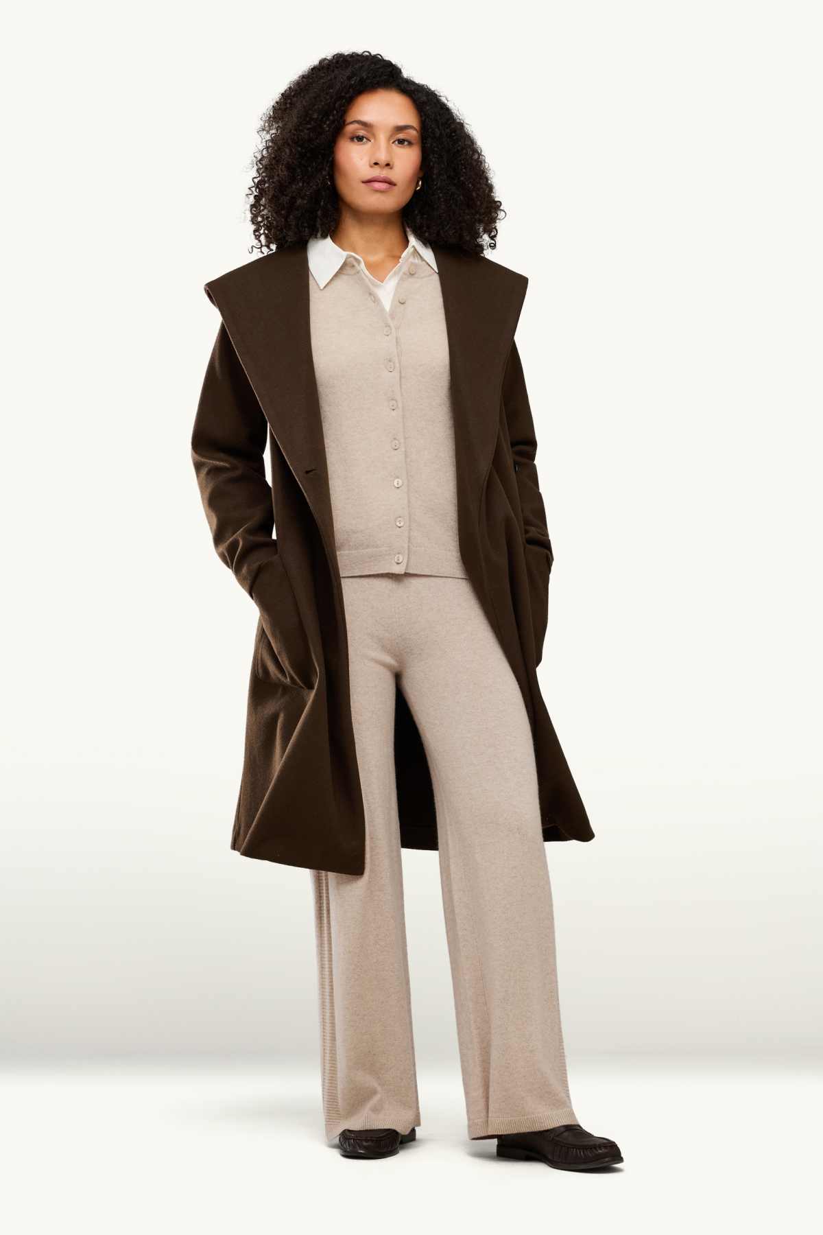 Cashmere trousers - mid-rise waist - straight leg - light beige