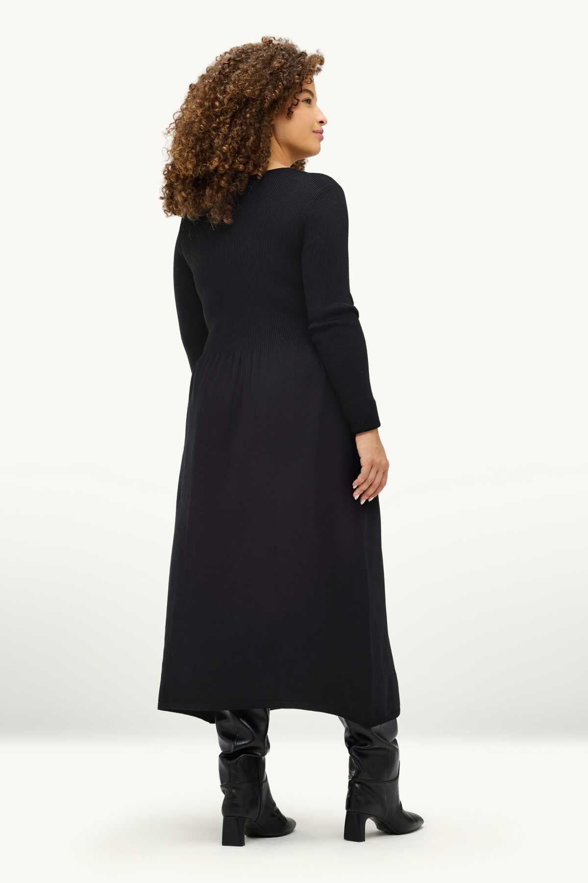 Knitted dress - ribbed - black