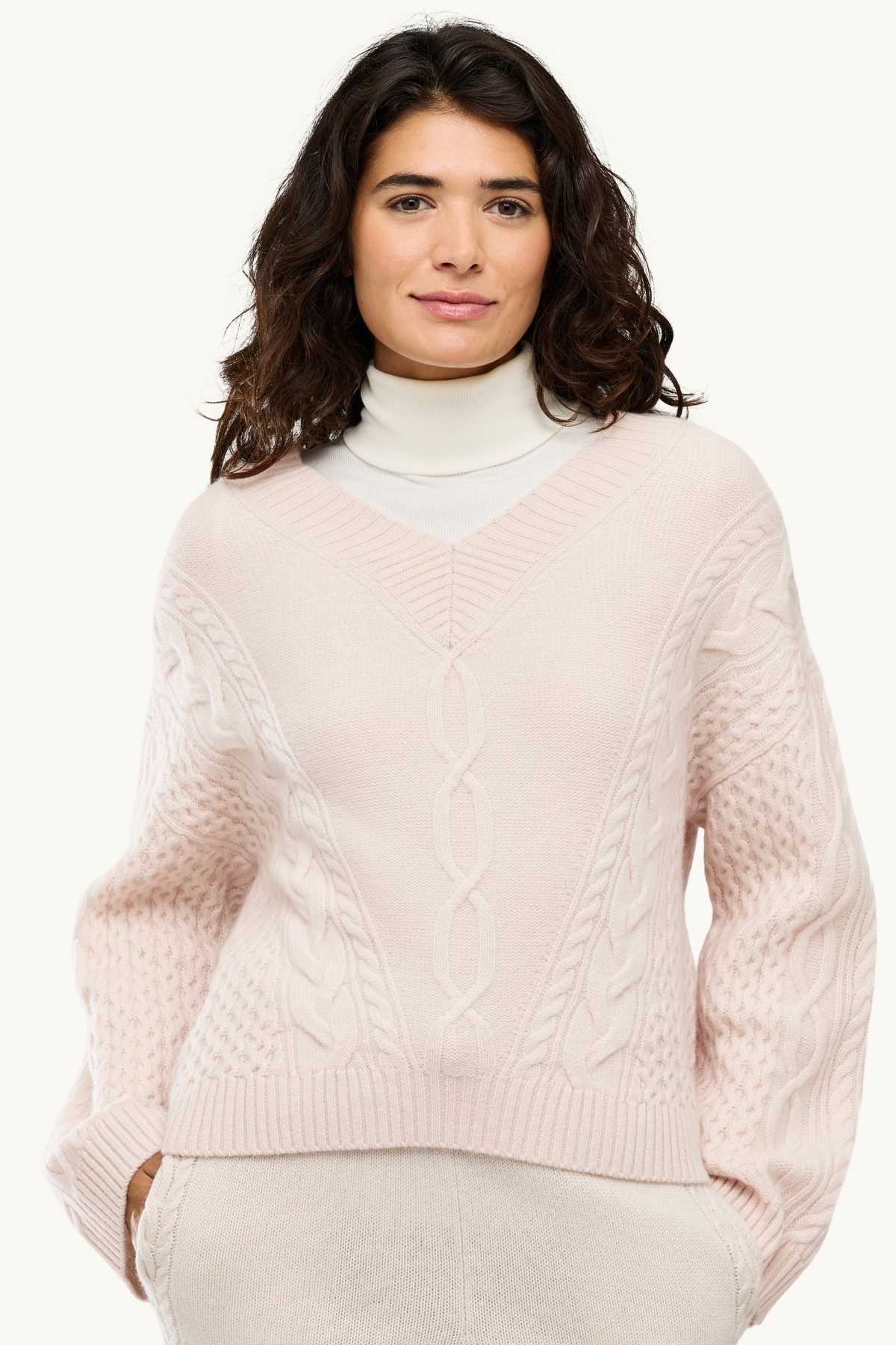 V-neck jumper with cashmere content - wool blend - pale pink