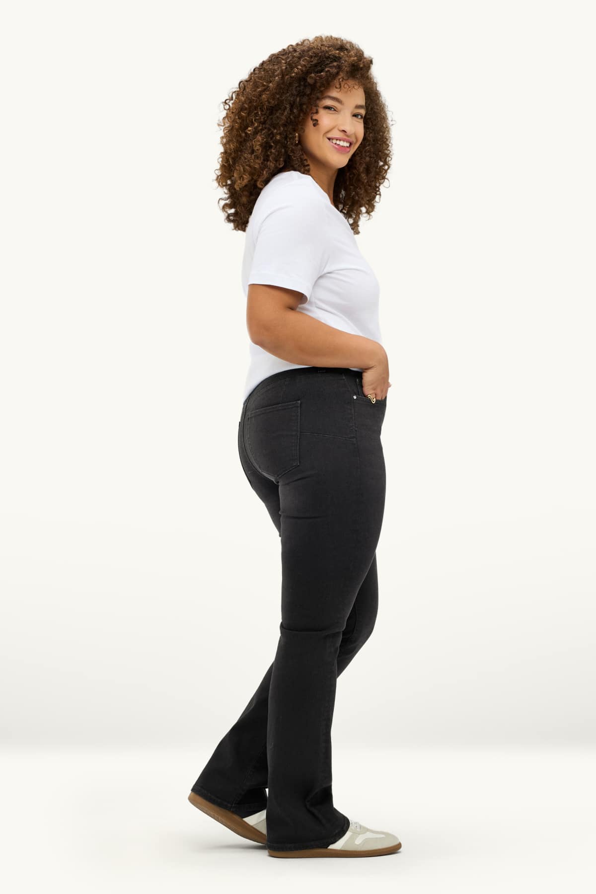 Bootcut jeans - mid-rise waist - shaping jeans - LYCRA® - black