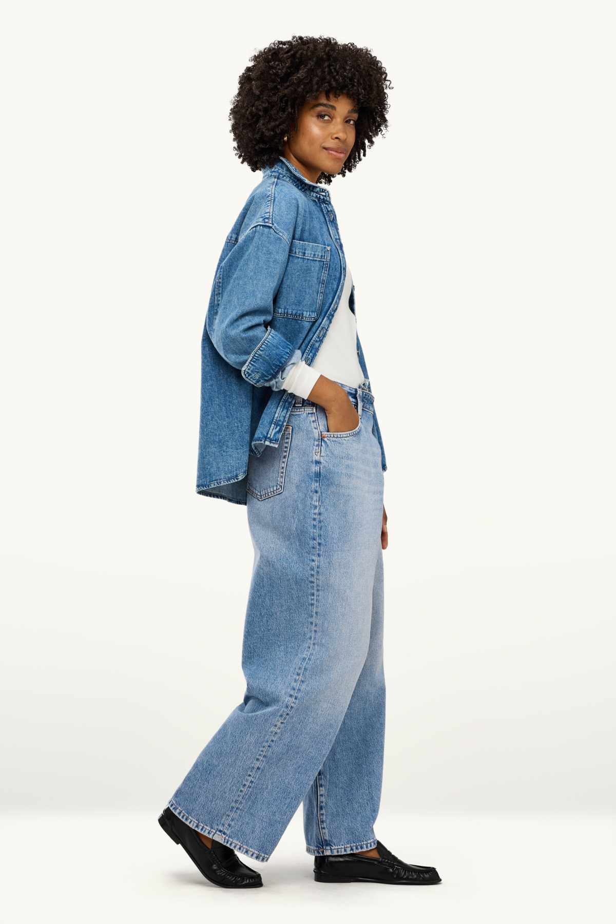 Straight jeans - mid-rise waist - denim-light blue