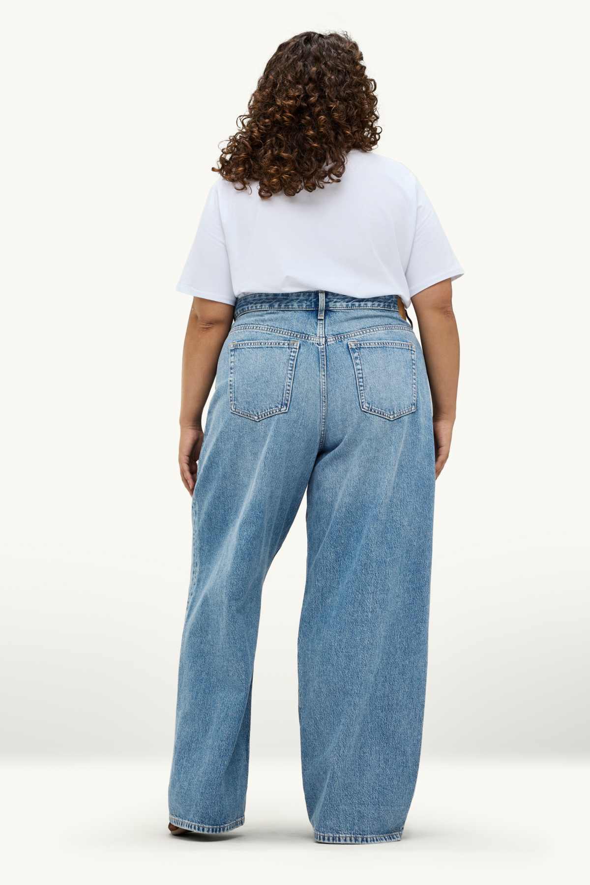 Straight jeans - mid-rise waist - blue denim