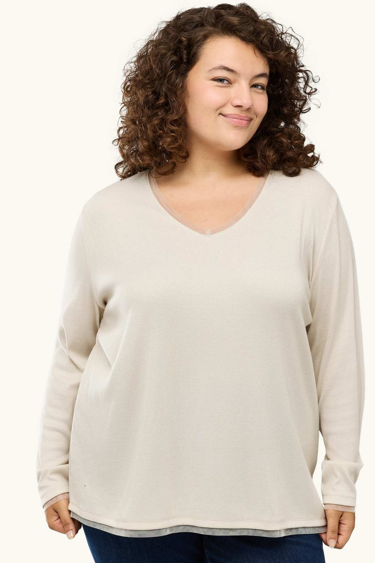 Long sleeve V-neck top - curvy fit - beige
