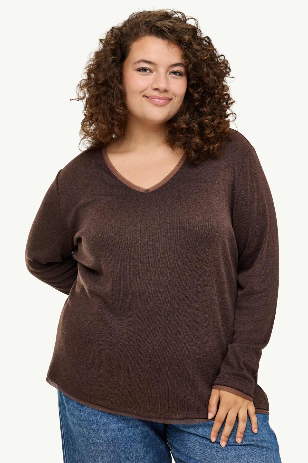 Long sleeve V-neck top - curvy fit - brown