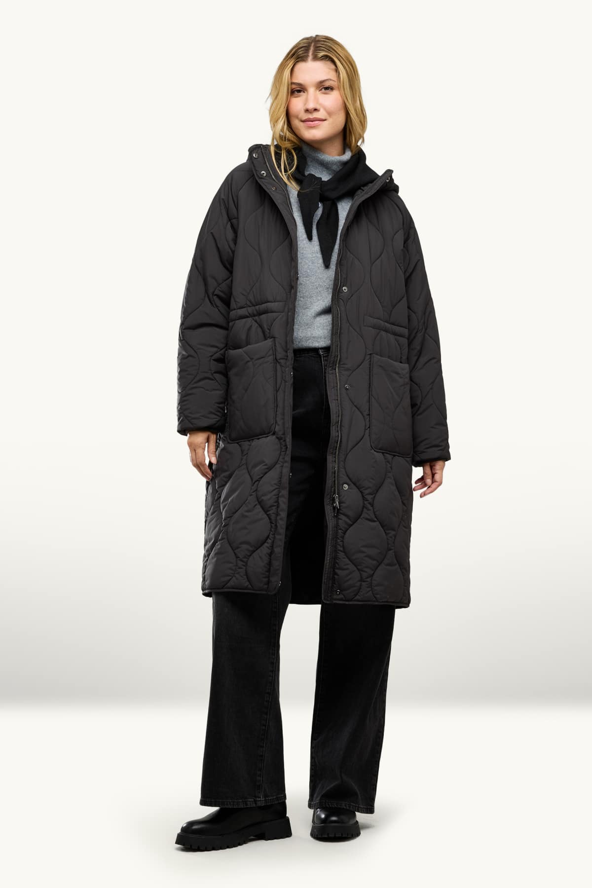 Quilted coat with hood - lined - black