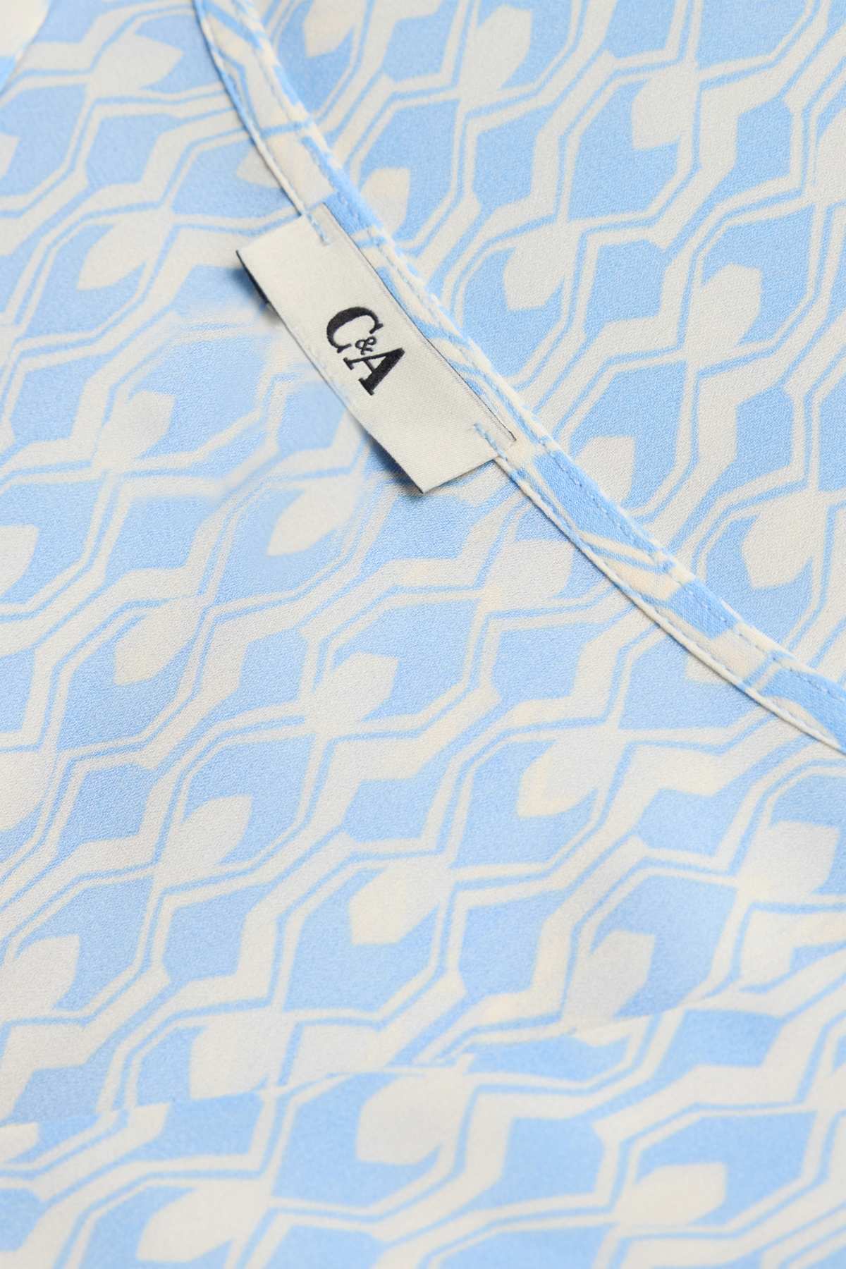 V-neck blouse - patterned - white / light blue