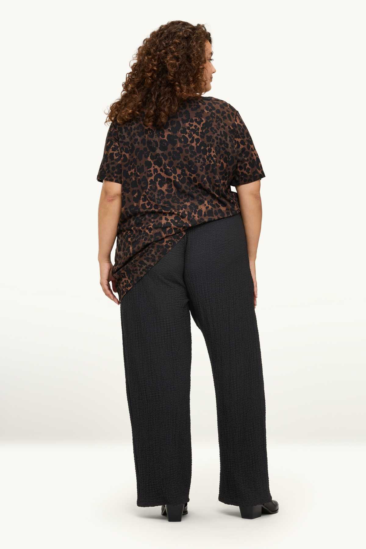 Trousers - mid-rise waist - straight fit - textured - black