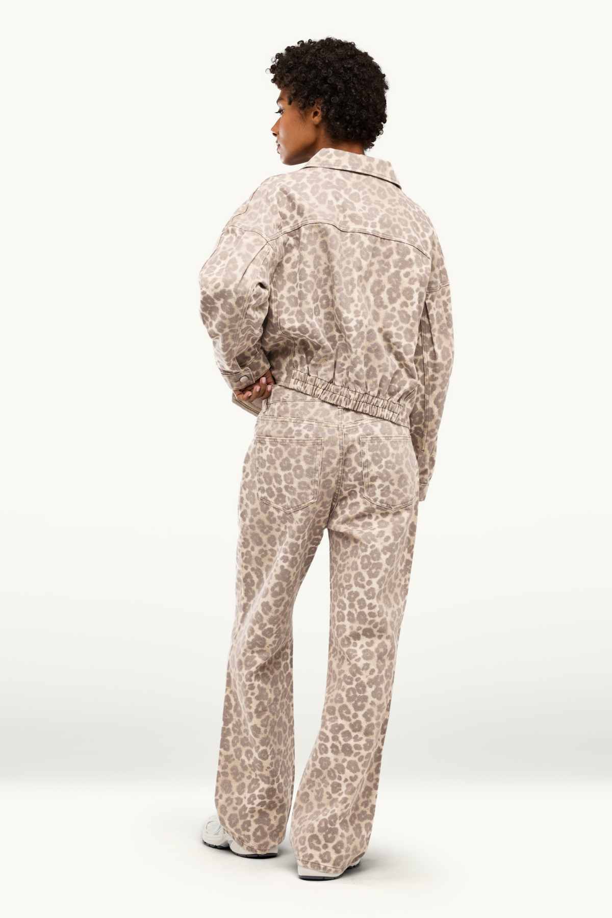 Baggy jeans - mid-rise waist - leopard- print - beige
