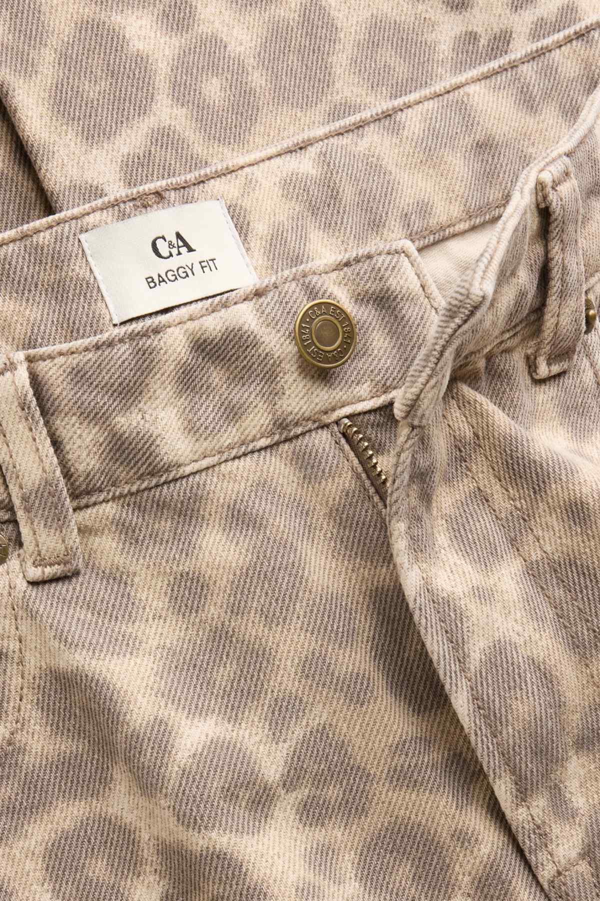 Baggy jeans - mid-rise waist - leopard- print - beige