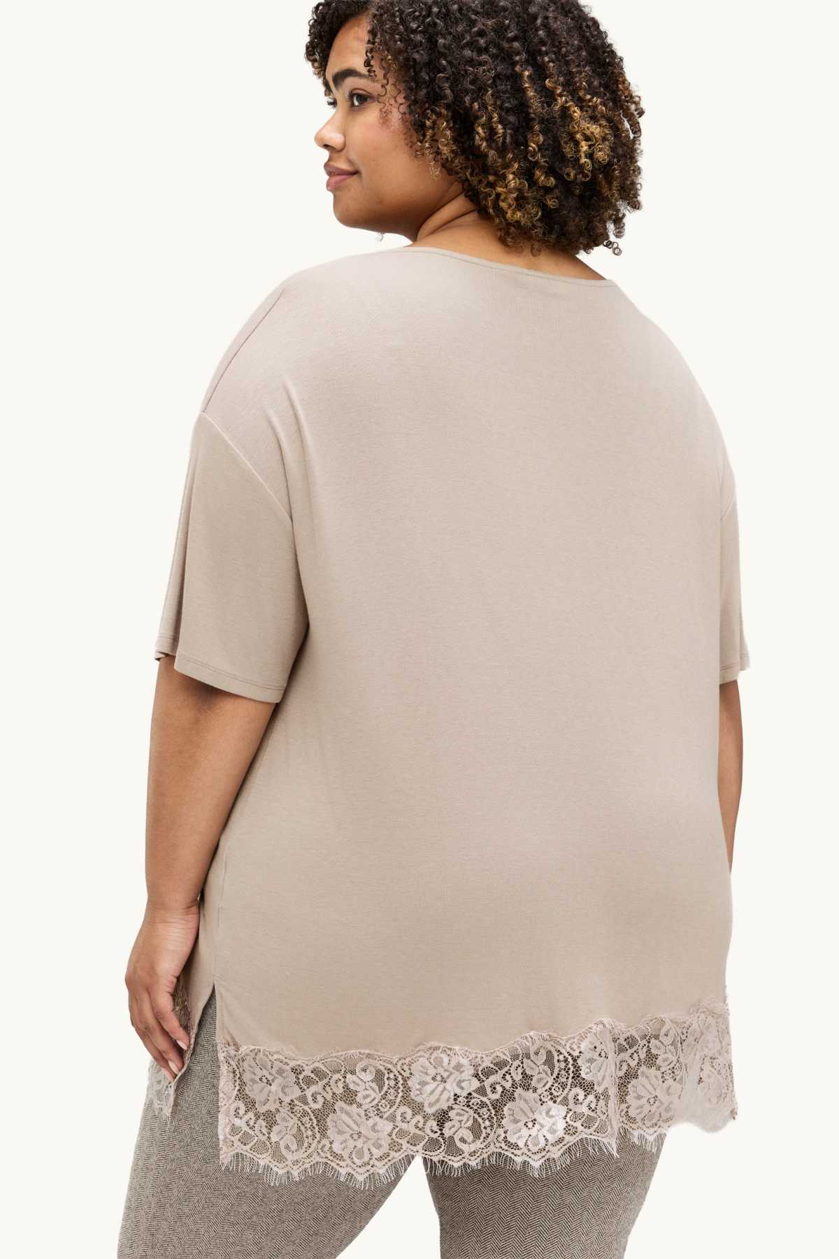T-shirt - curvy fit - beige