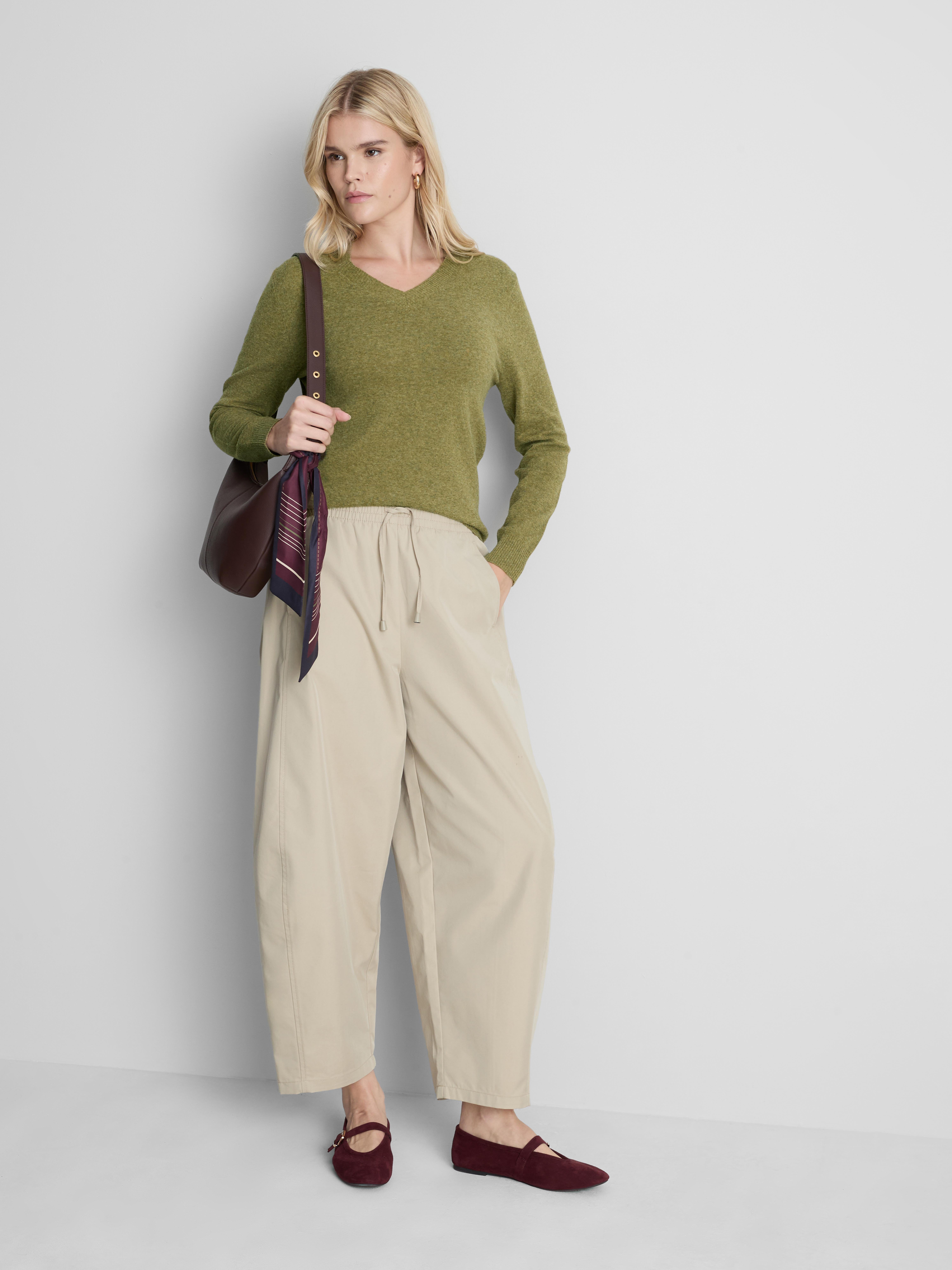 Knitted V-Neck Sweater - Green