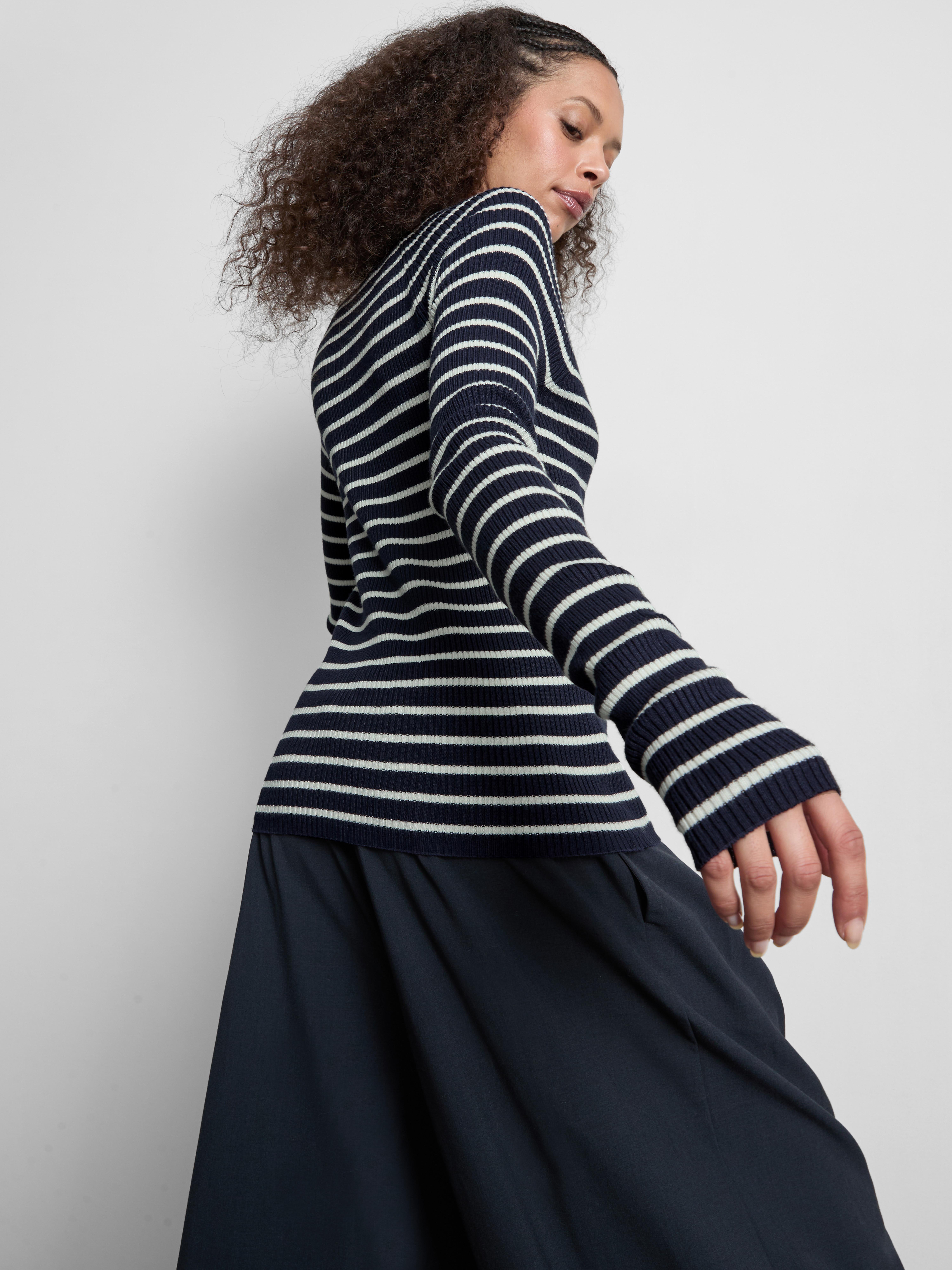 Ribbed V-Neck Sweater - Navy