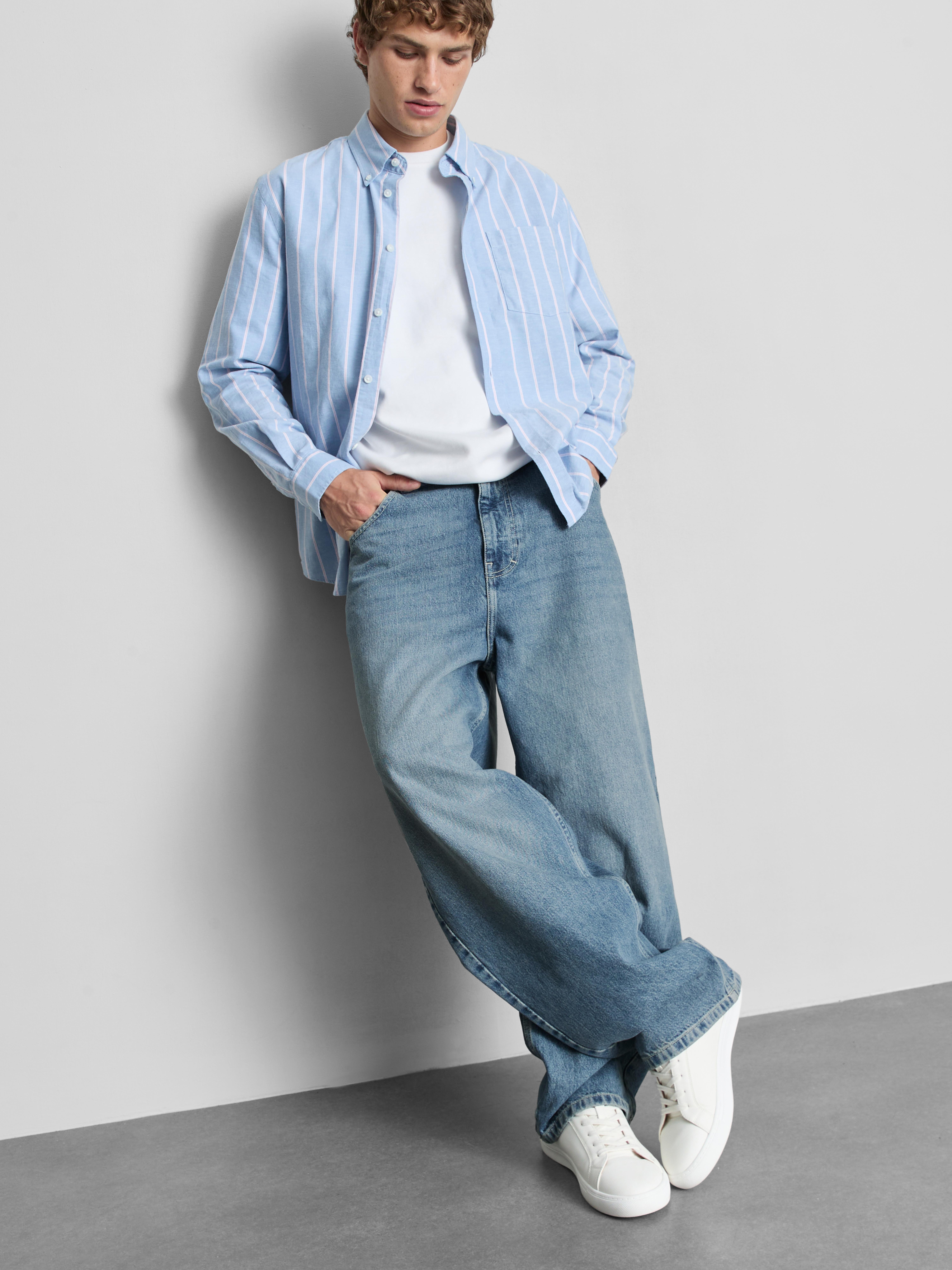 Mid-Rise Baggy Jeans - Light Blue