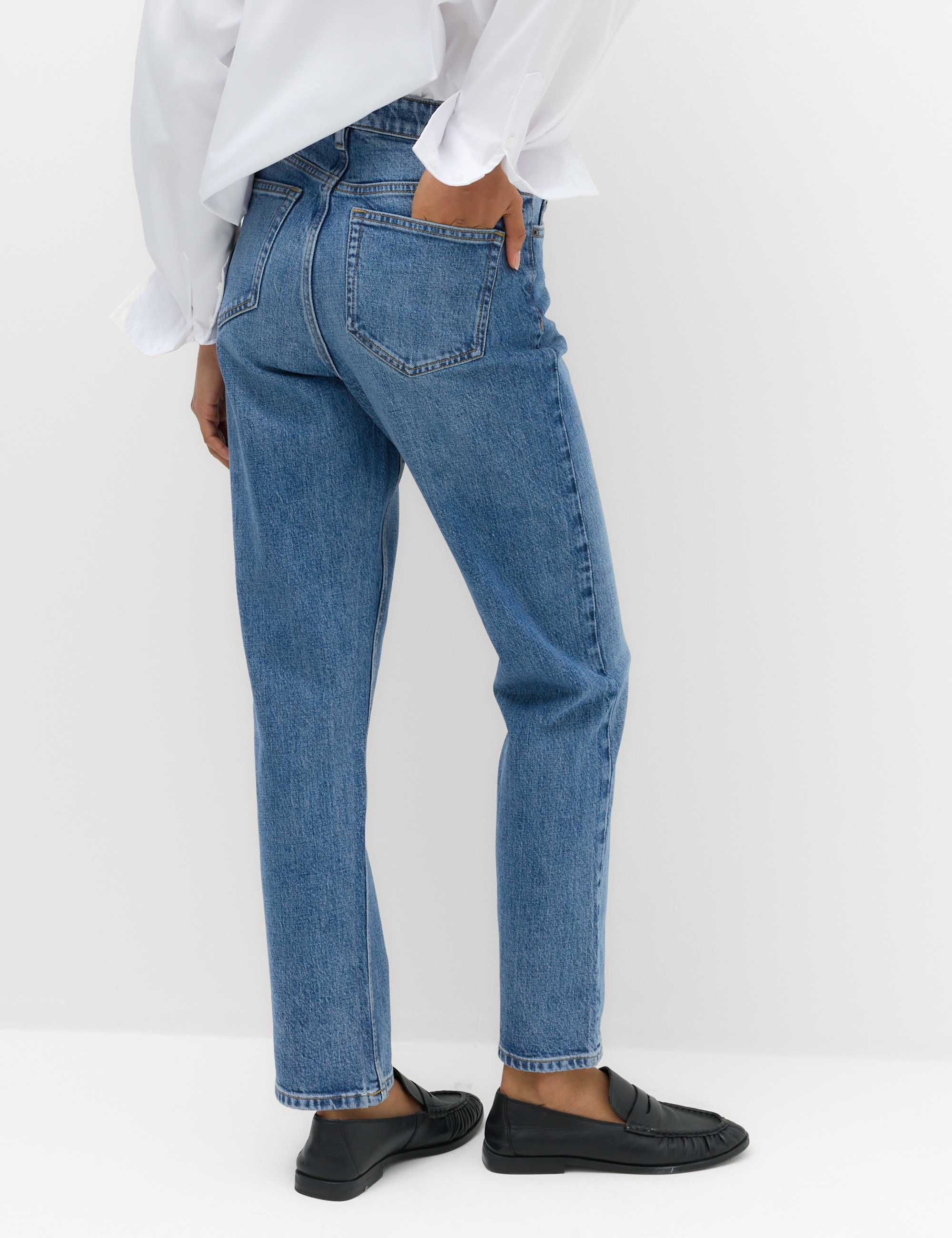 Mid Rise Straight Leg Ankle Length Jeans
