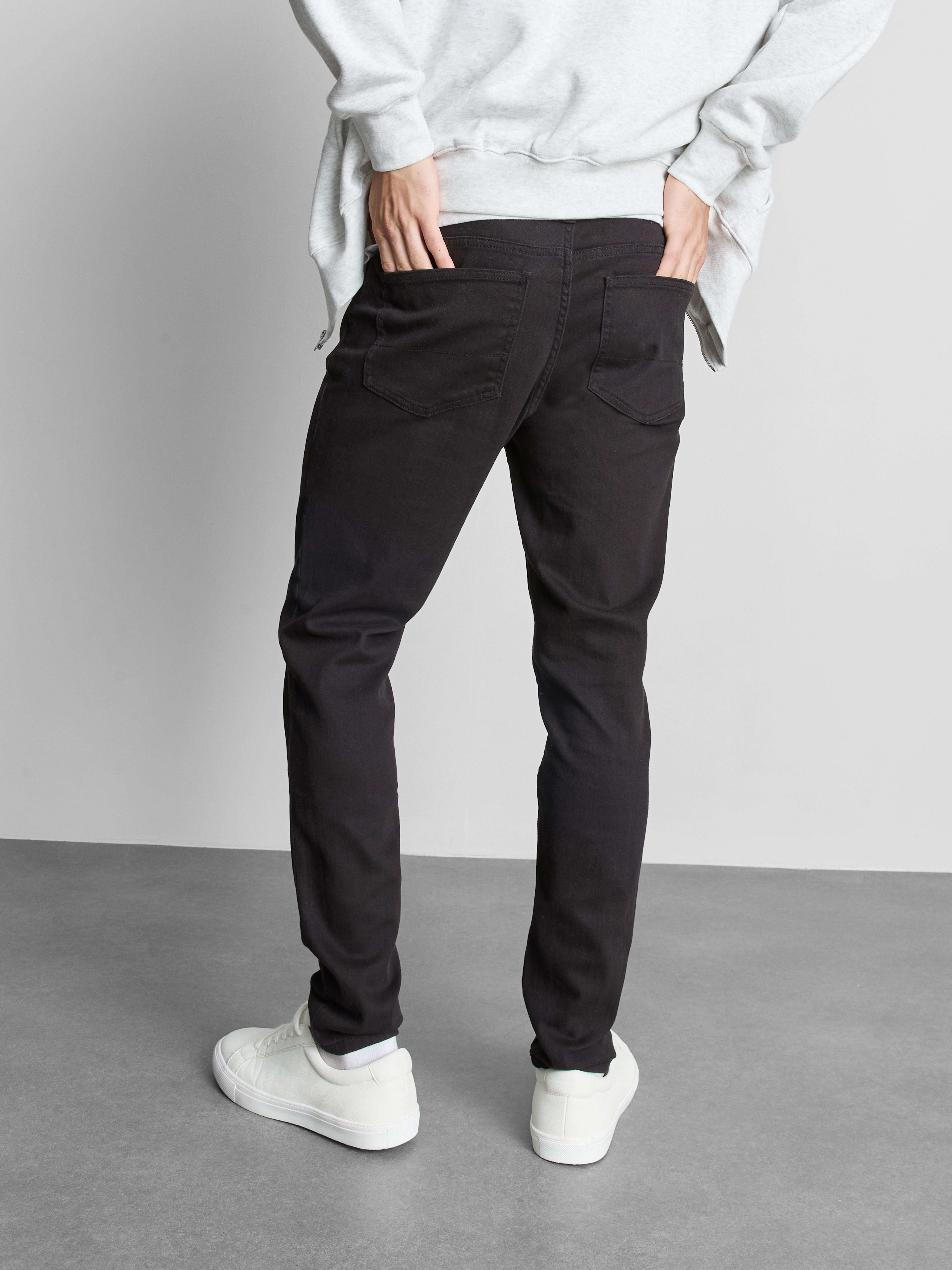 Mid-Rise Skinny Jeans - Black