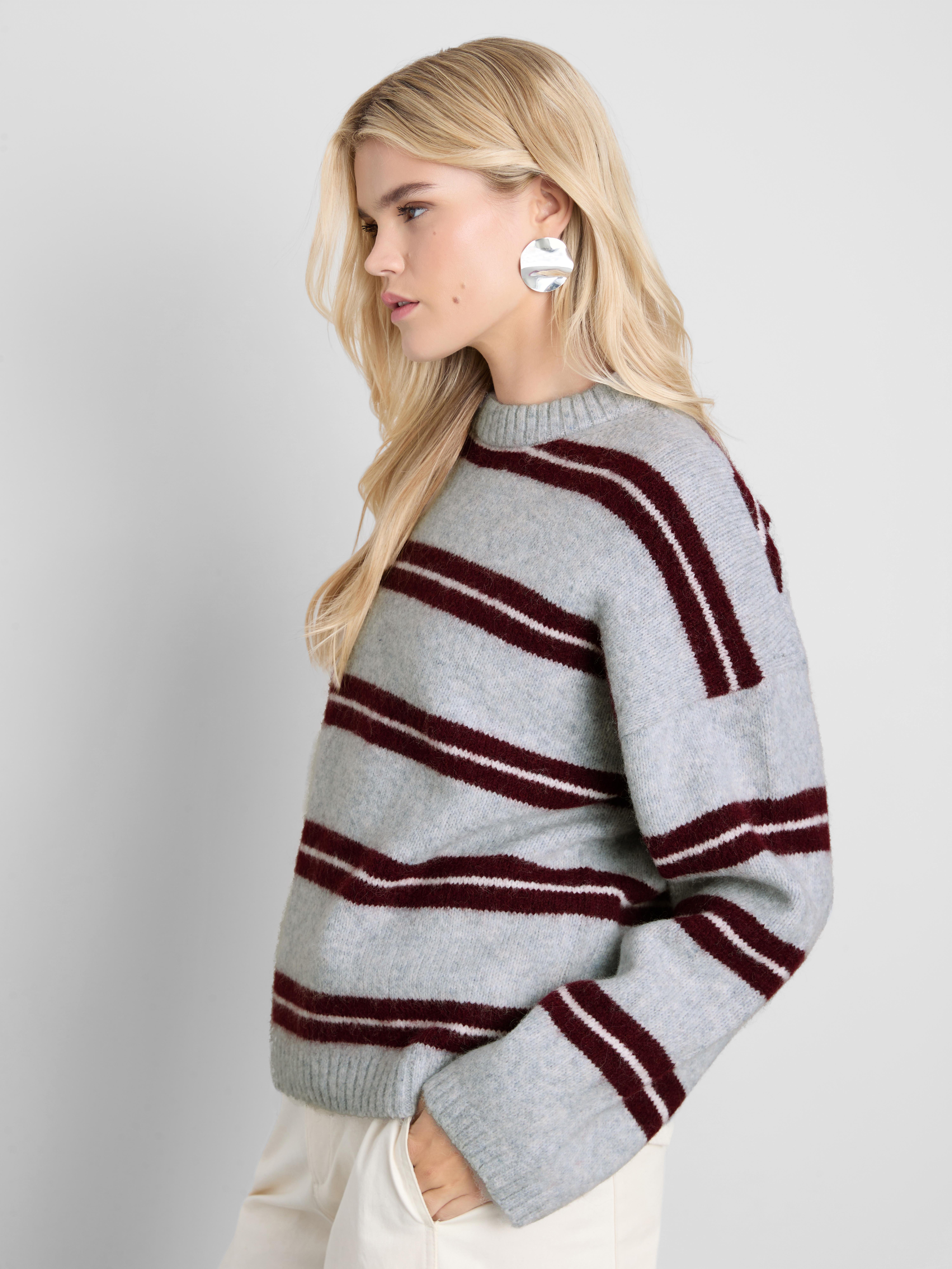 Knitted Fluffy Stripe Crew Neck Sweater - Gray
