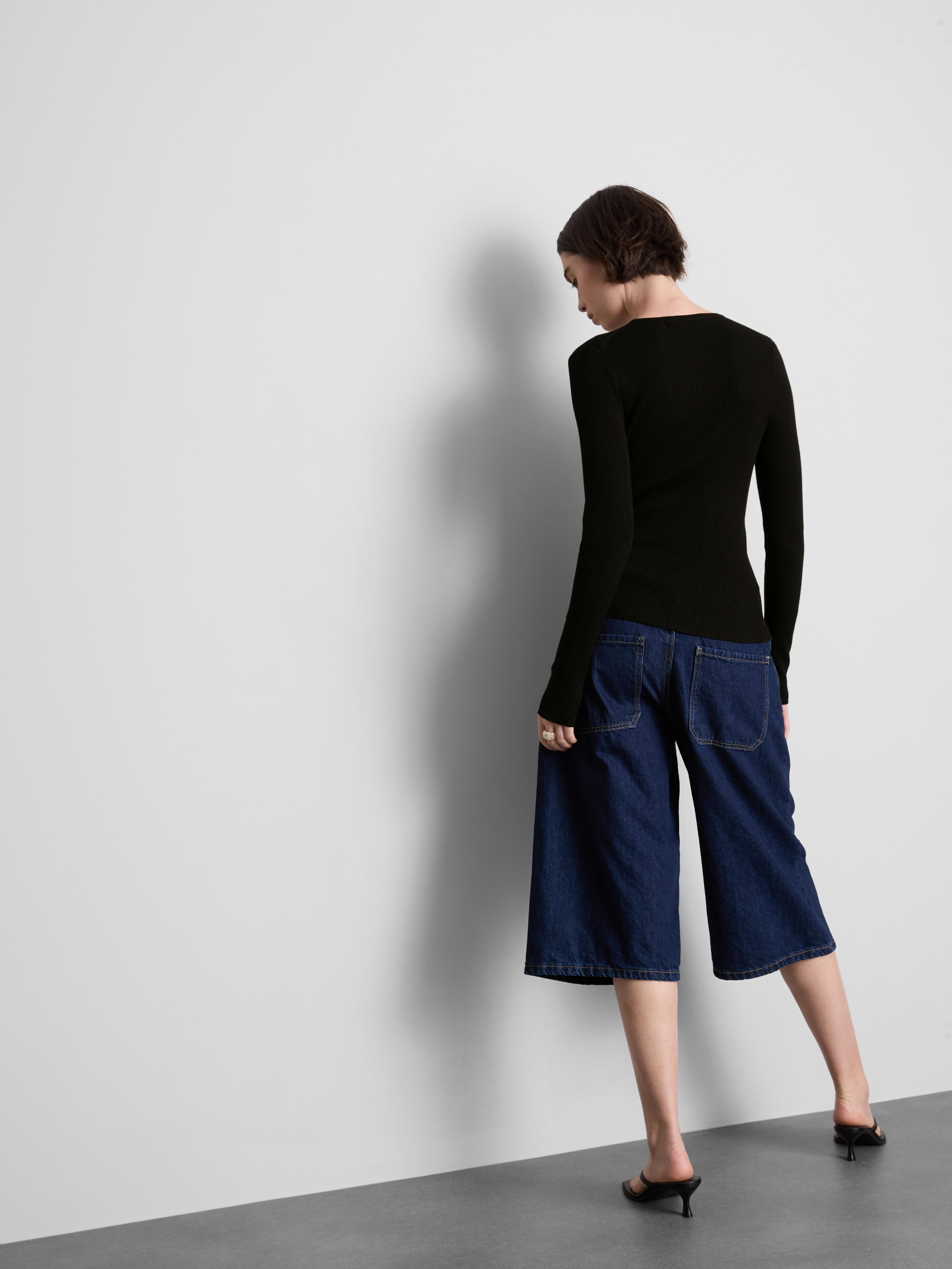 Ribbed Crew Neck Sweater - Black