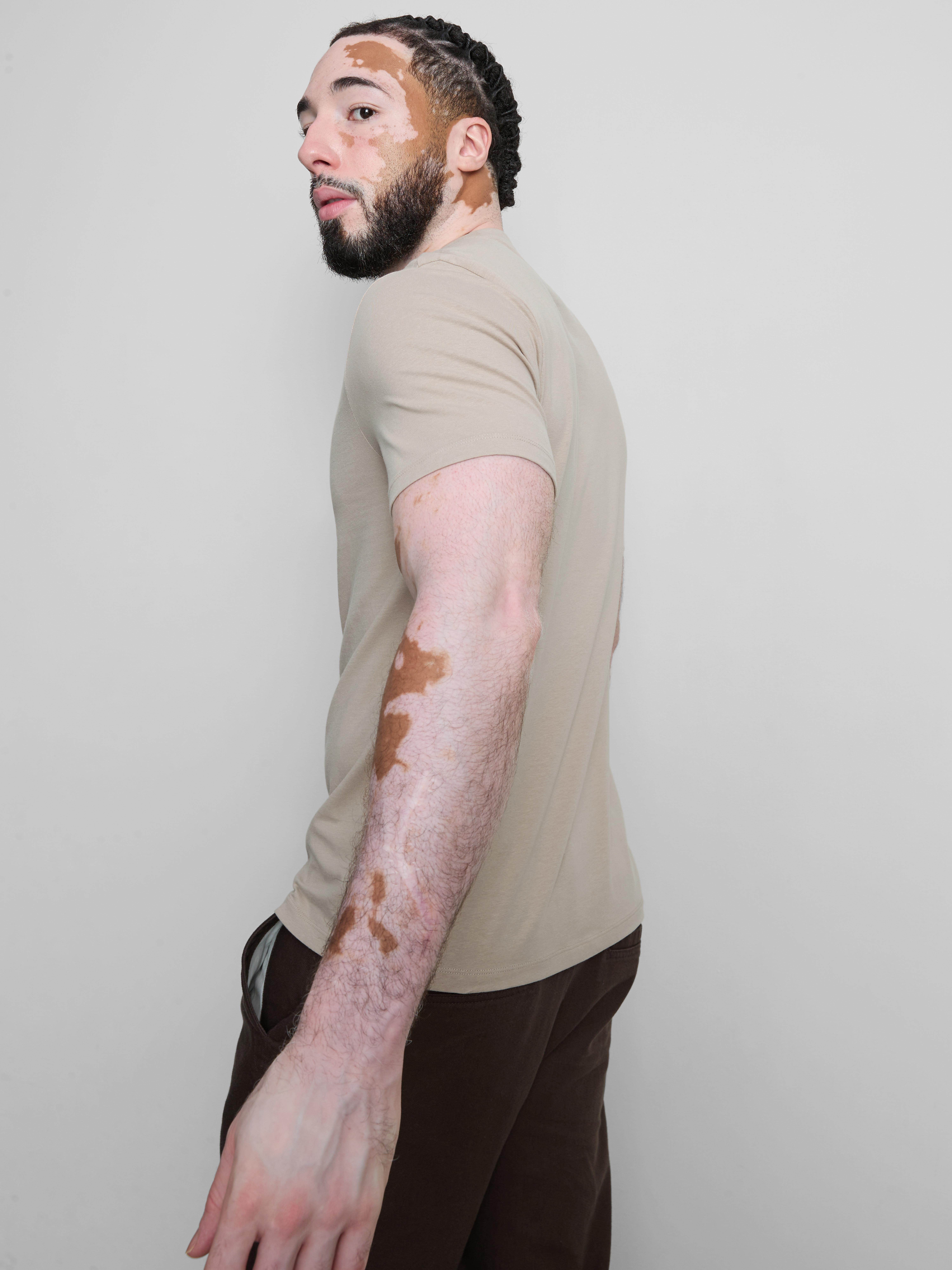 Slim-Fit LYCRA® T-Shirt - Stone