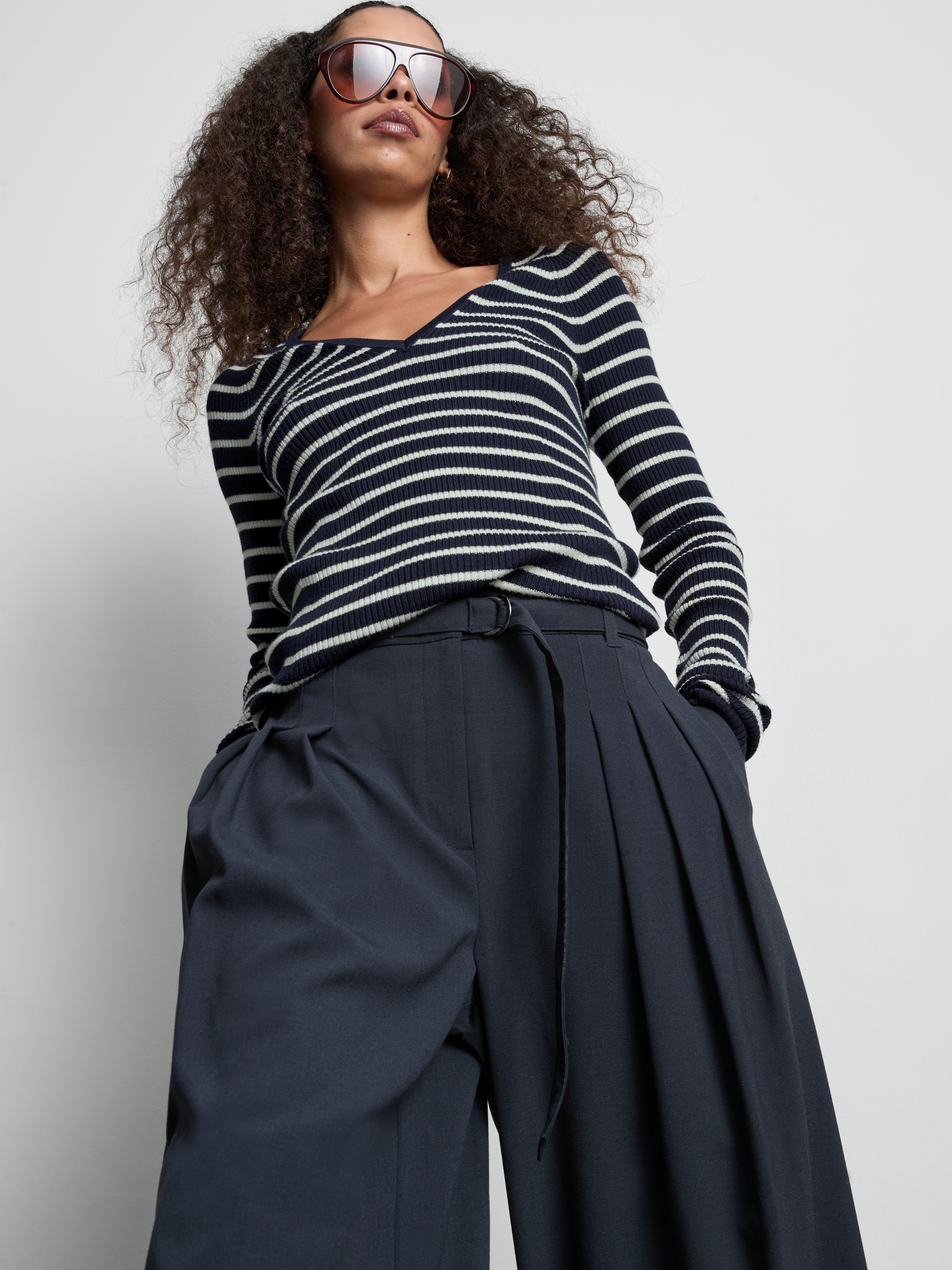 Ribbed V-Neck Sweater - Navy
