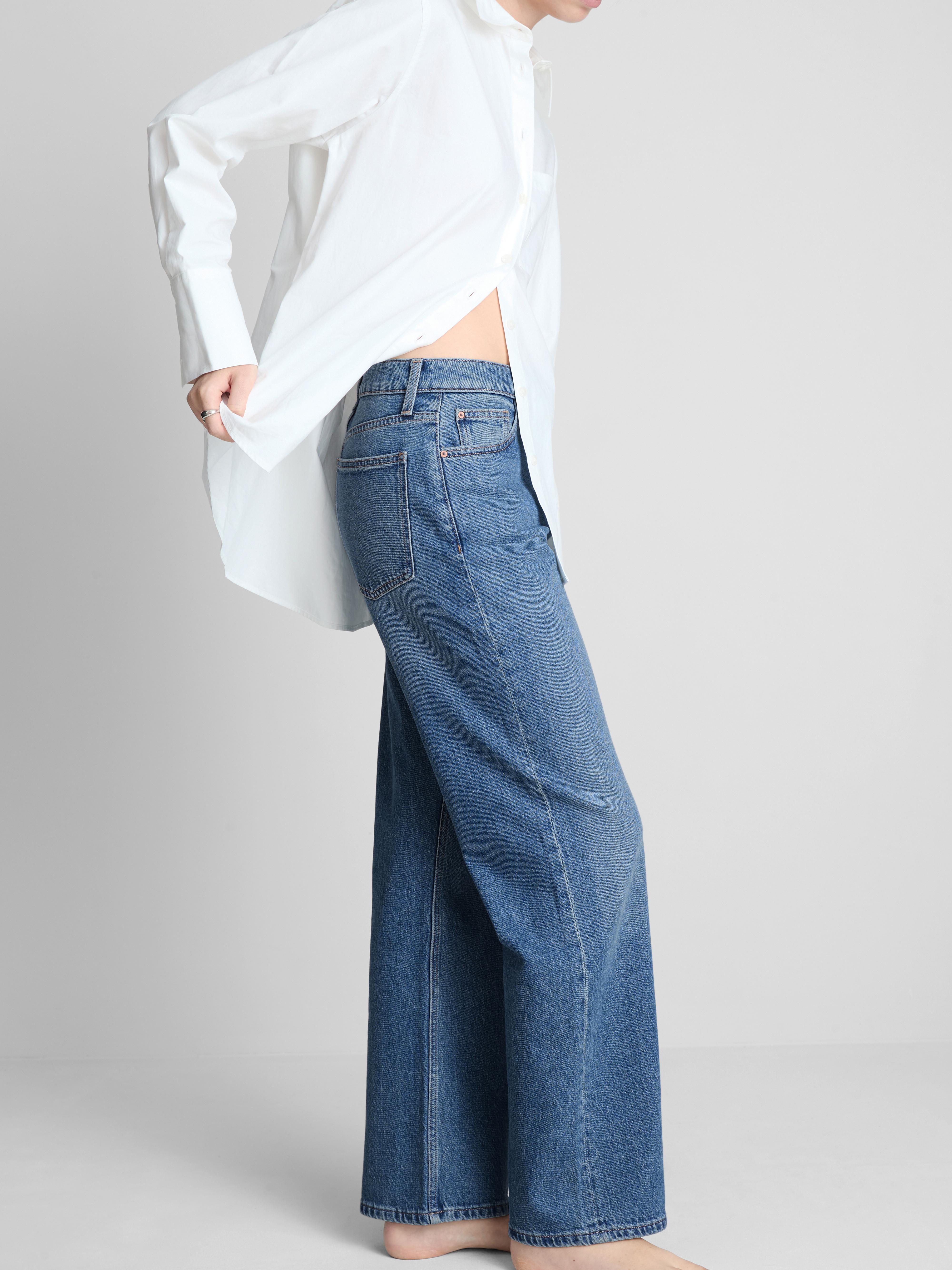 High-Waisted Straight-Leg Jeans - Mid Blue