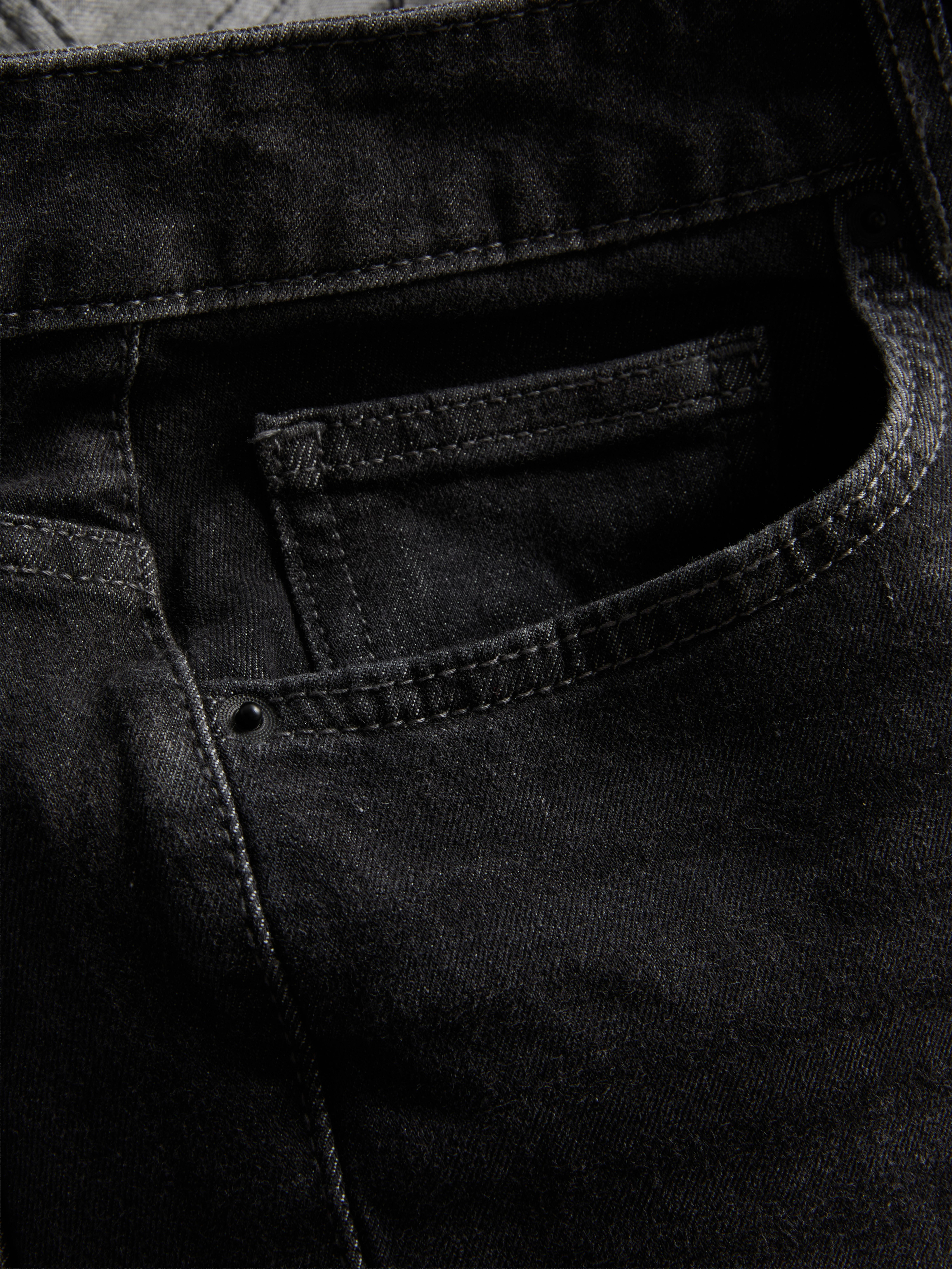 Mid-Rise Straight-Leg Jeans - Black