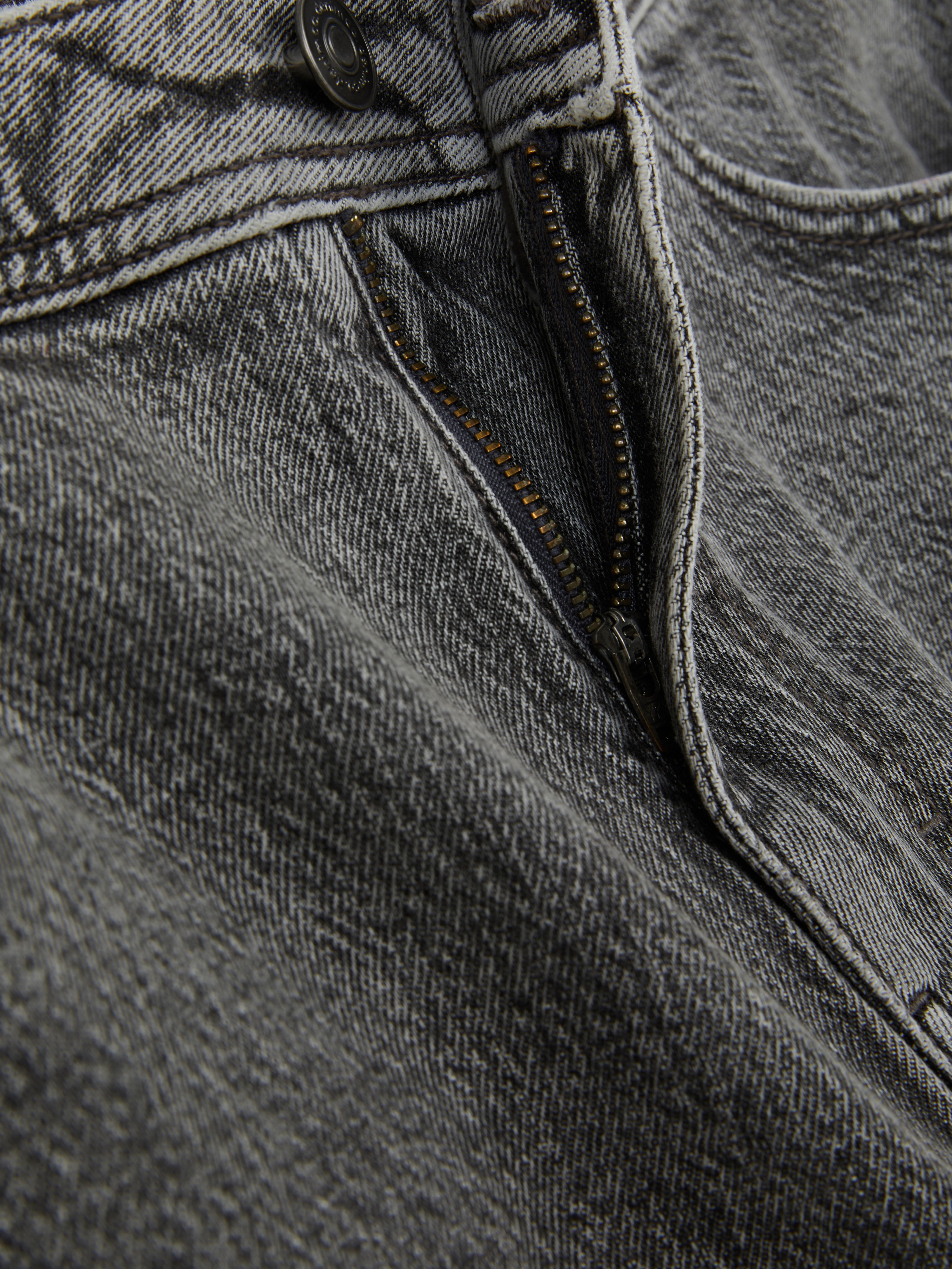 Mid-Rise Straight-Leg Jeans - Gray