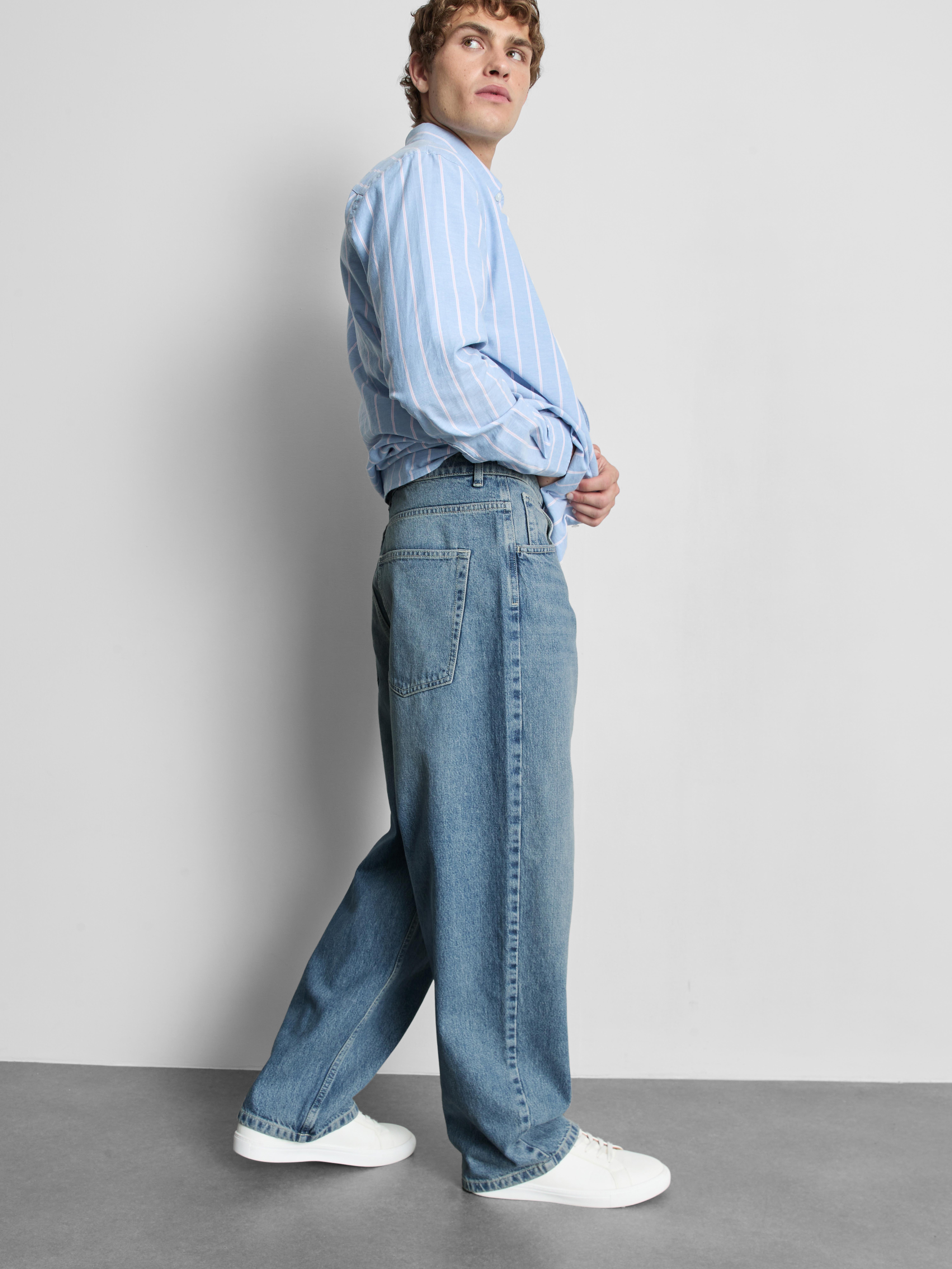 Mid-Rise Baggy Jeans - Light Blue
