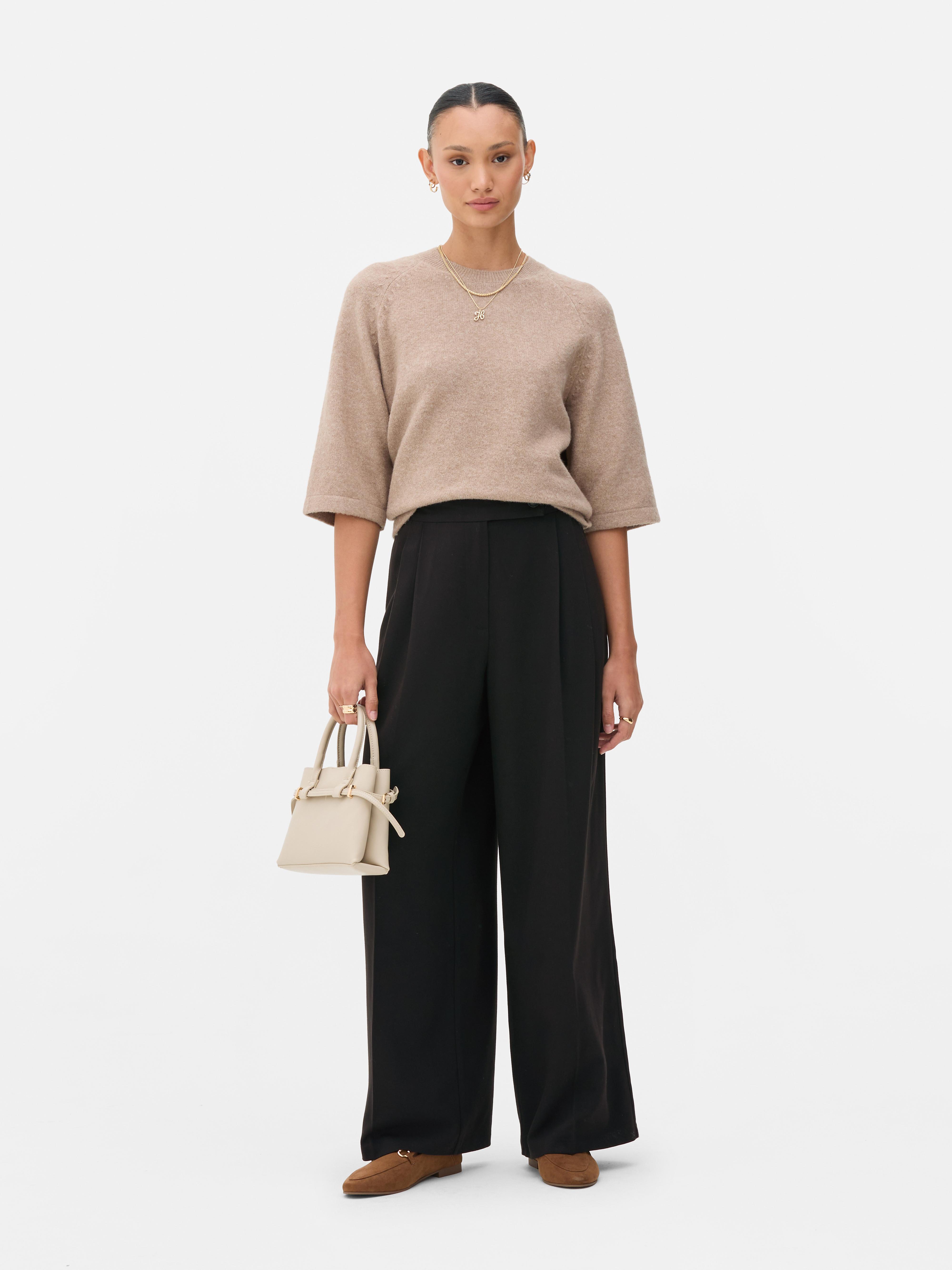 Mid-Rise Pleated Pants - Black