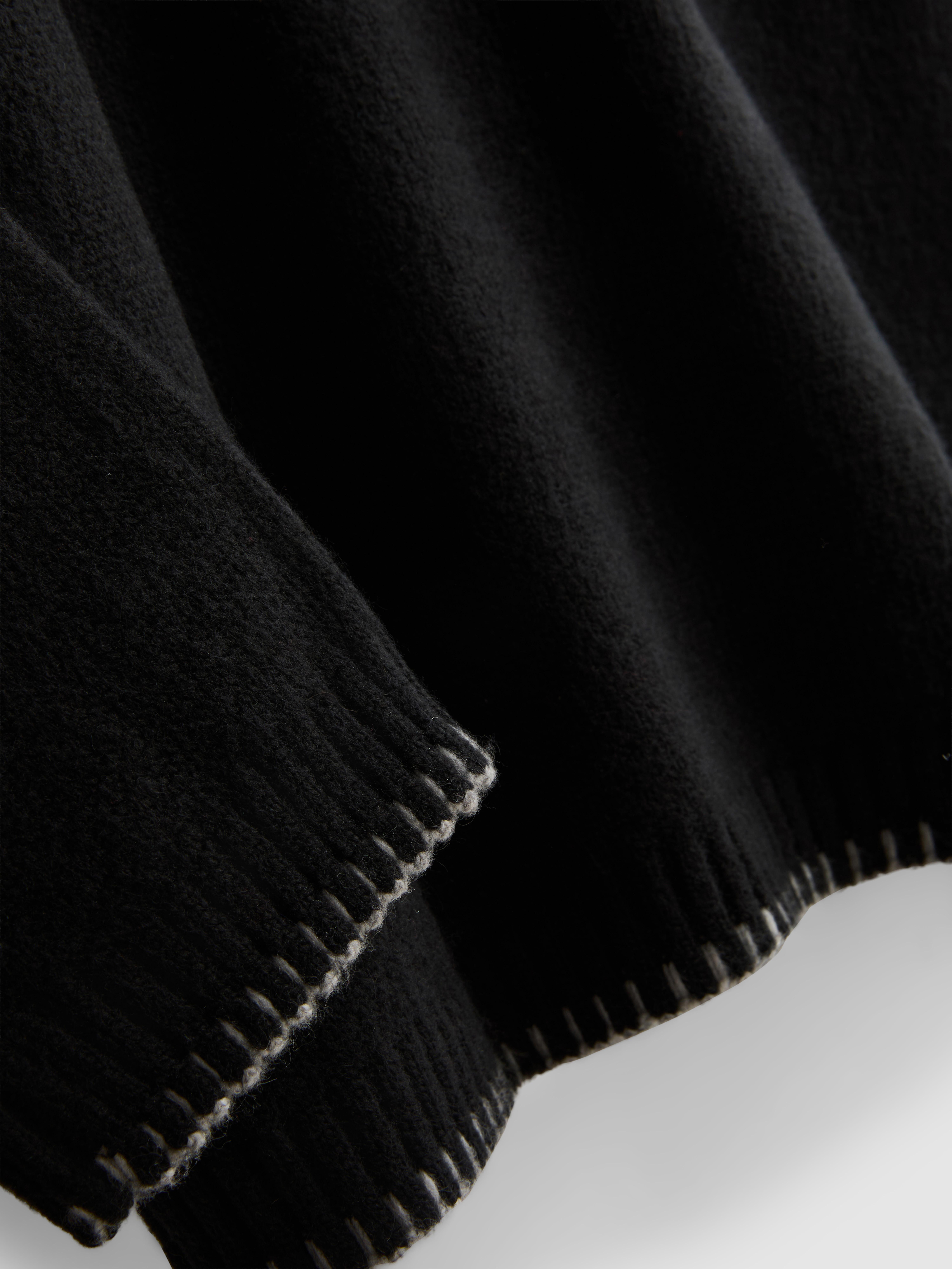 Knitted Stitch-Detail Crewneck Sweater - Black