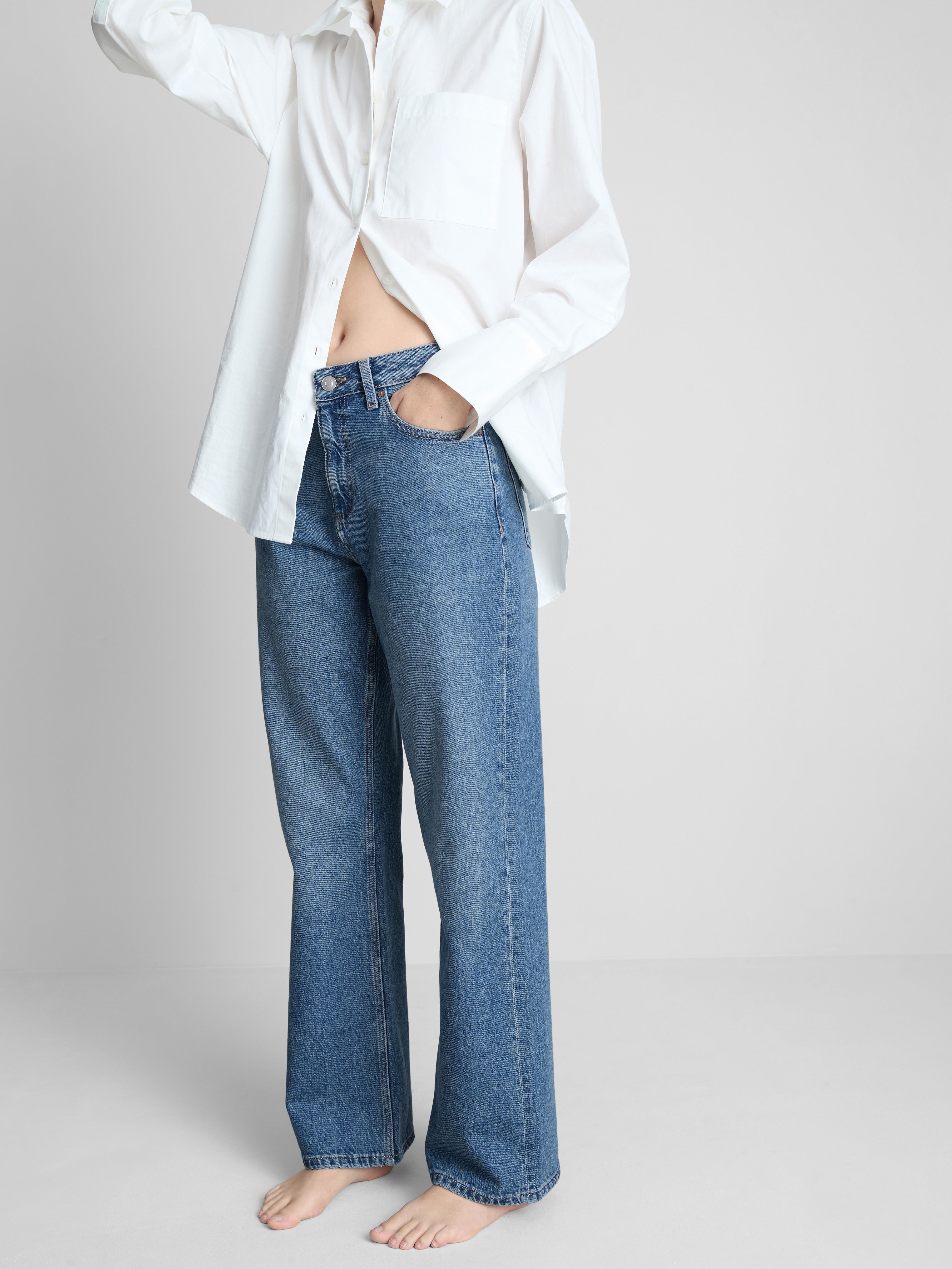 High-Waisted Straight-Leg Jeans - Mid Blue