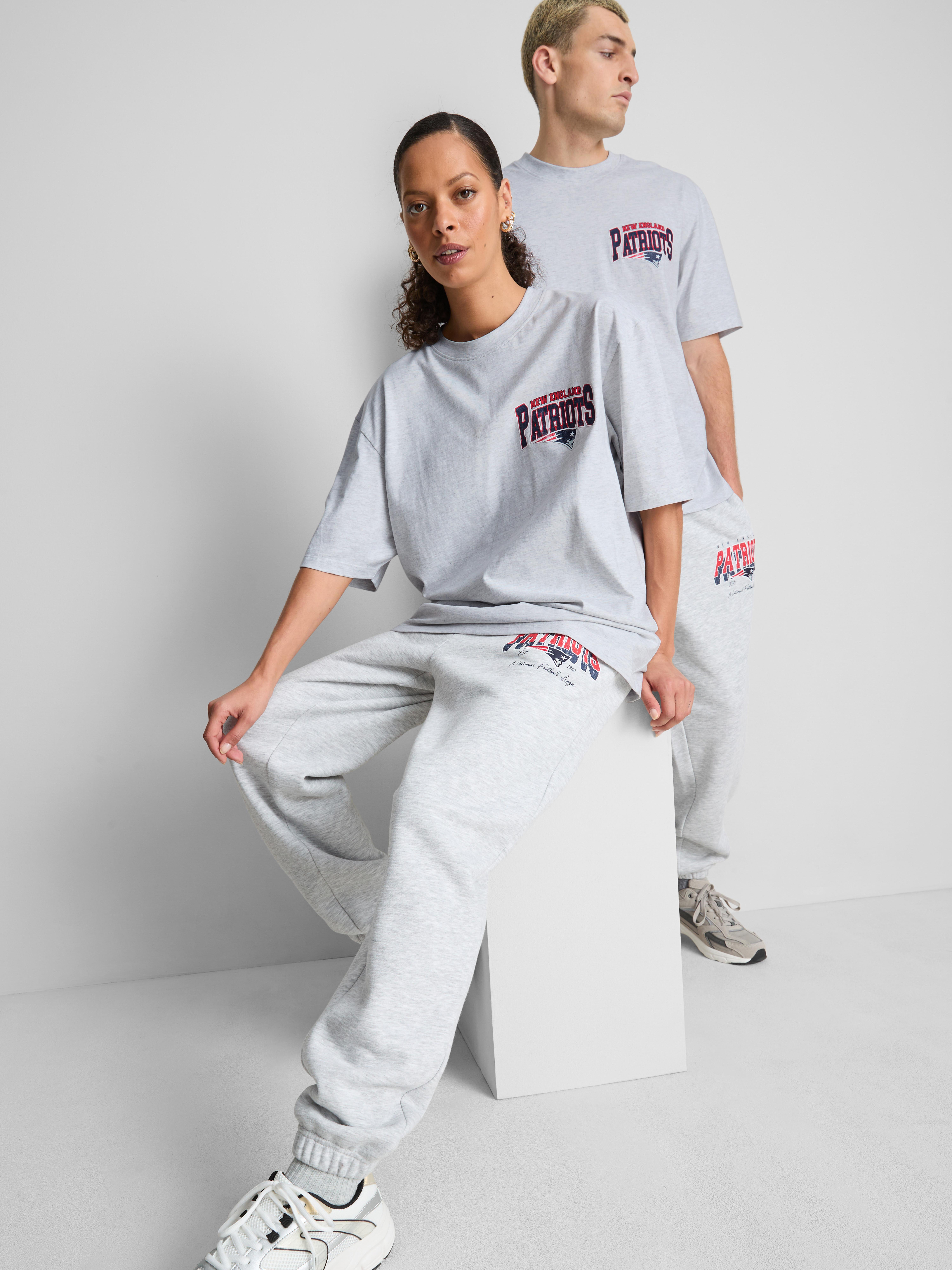 NFL New England Patriots Graphic T-Shirt - Gray Heather